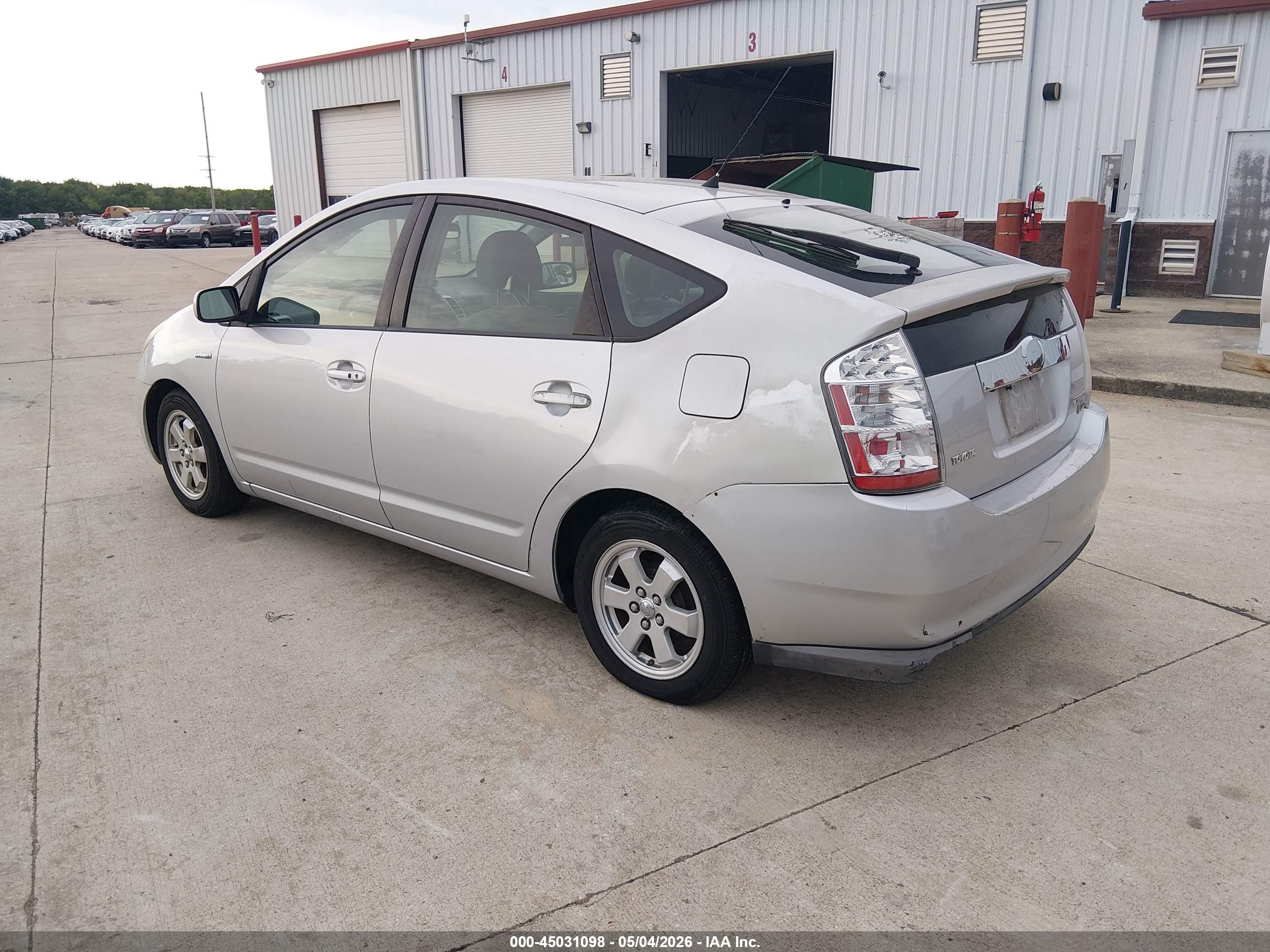 TOYOTA PRIUS image 3