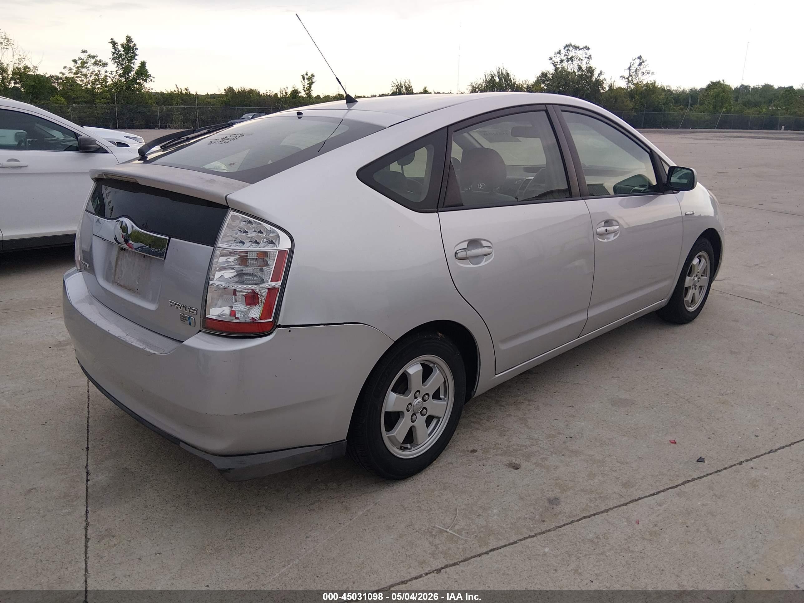 TOYOTA PRIUS image 4