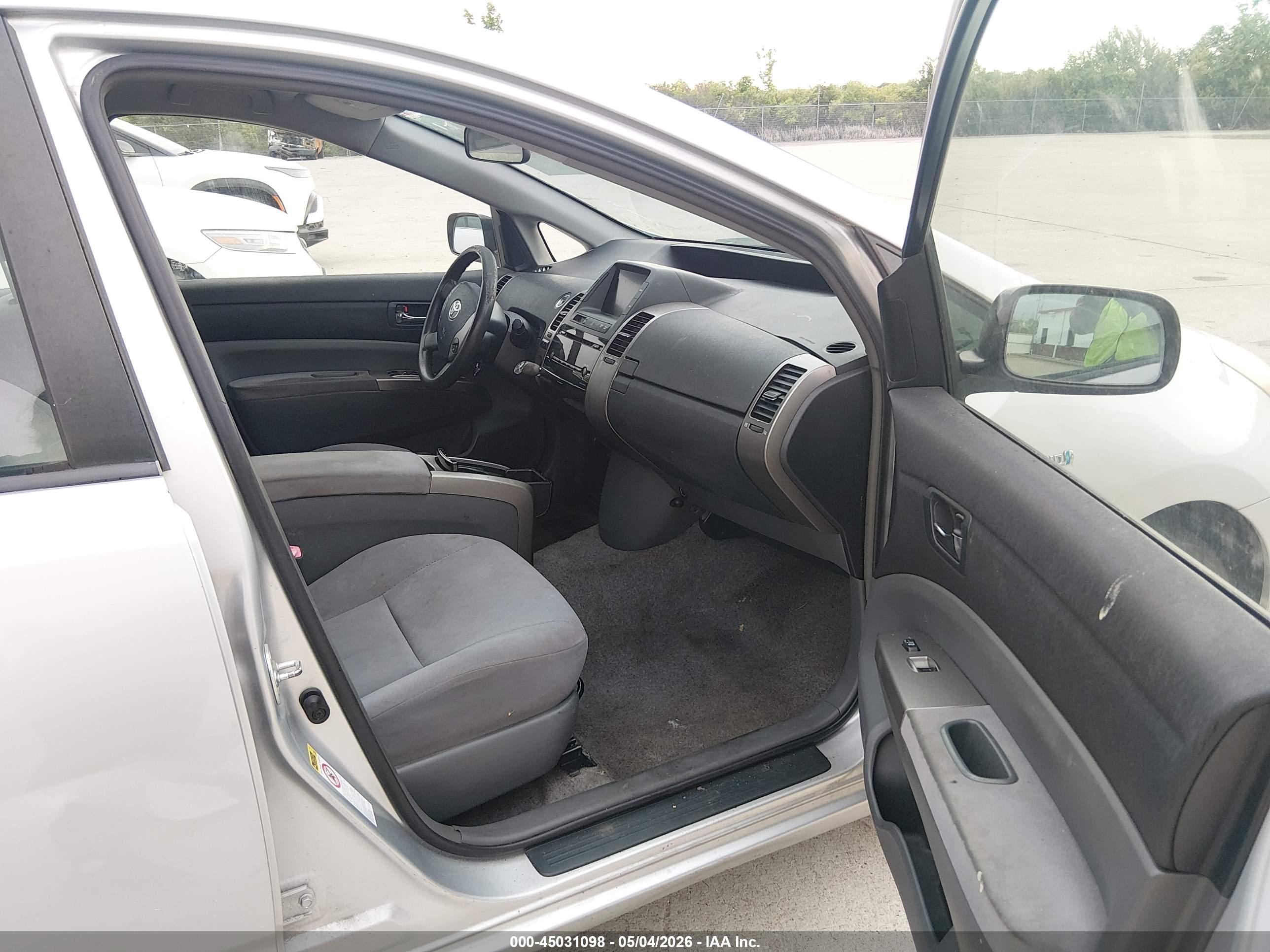TOYOTA PRIUS image 5