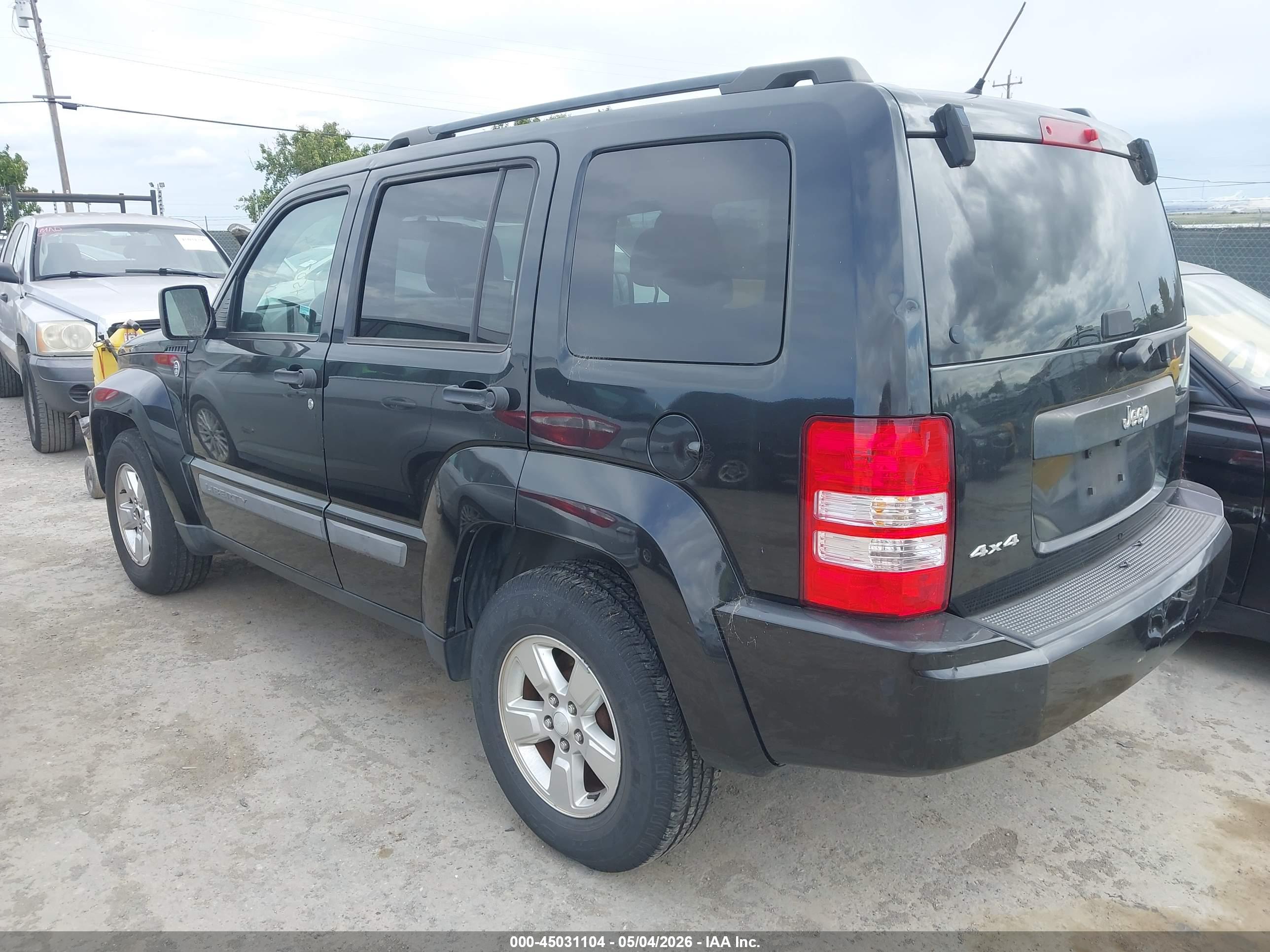 JEEP LIBERTY image 3
