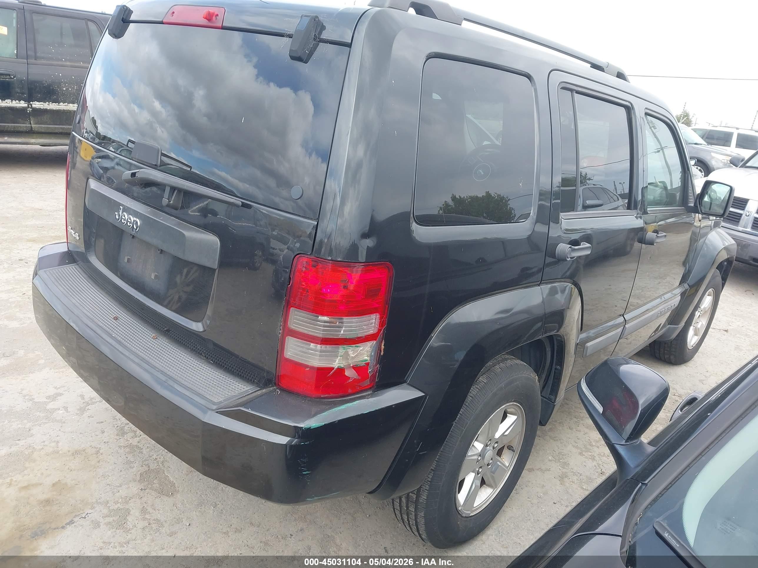 JEEP LIBERTY image 4