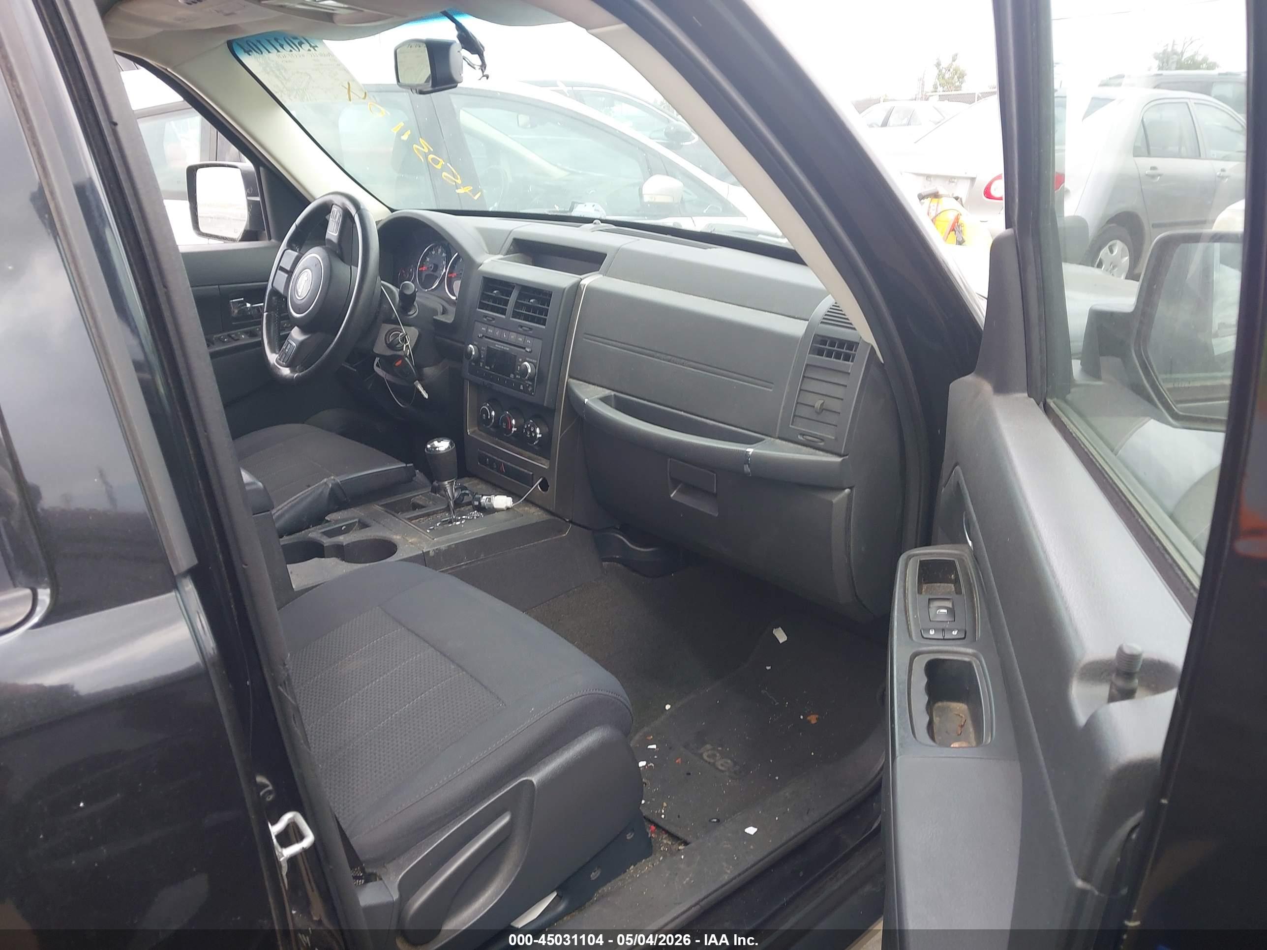 JEEP LIBERTY image 5