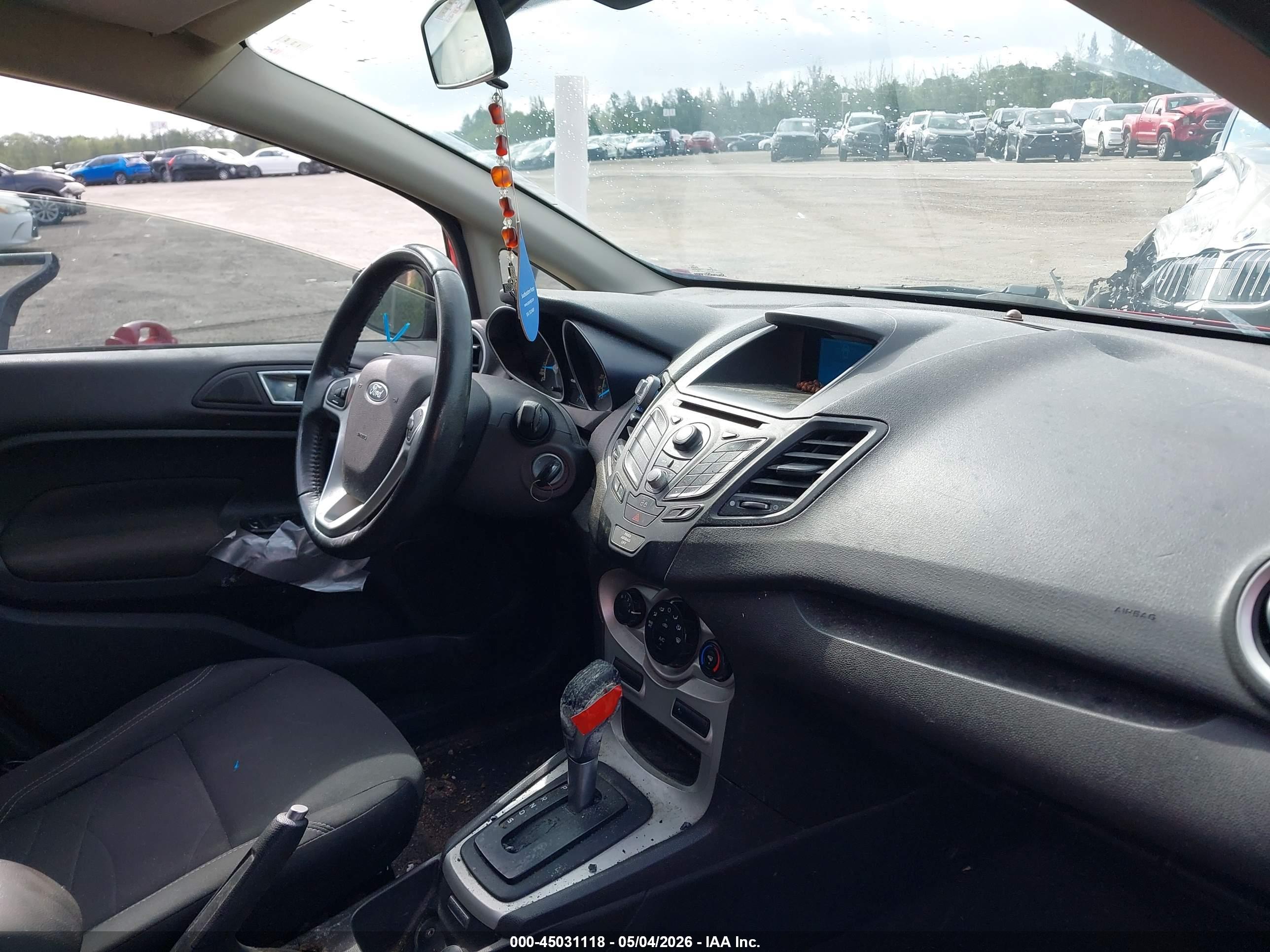 FORD FIESTA image 5