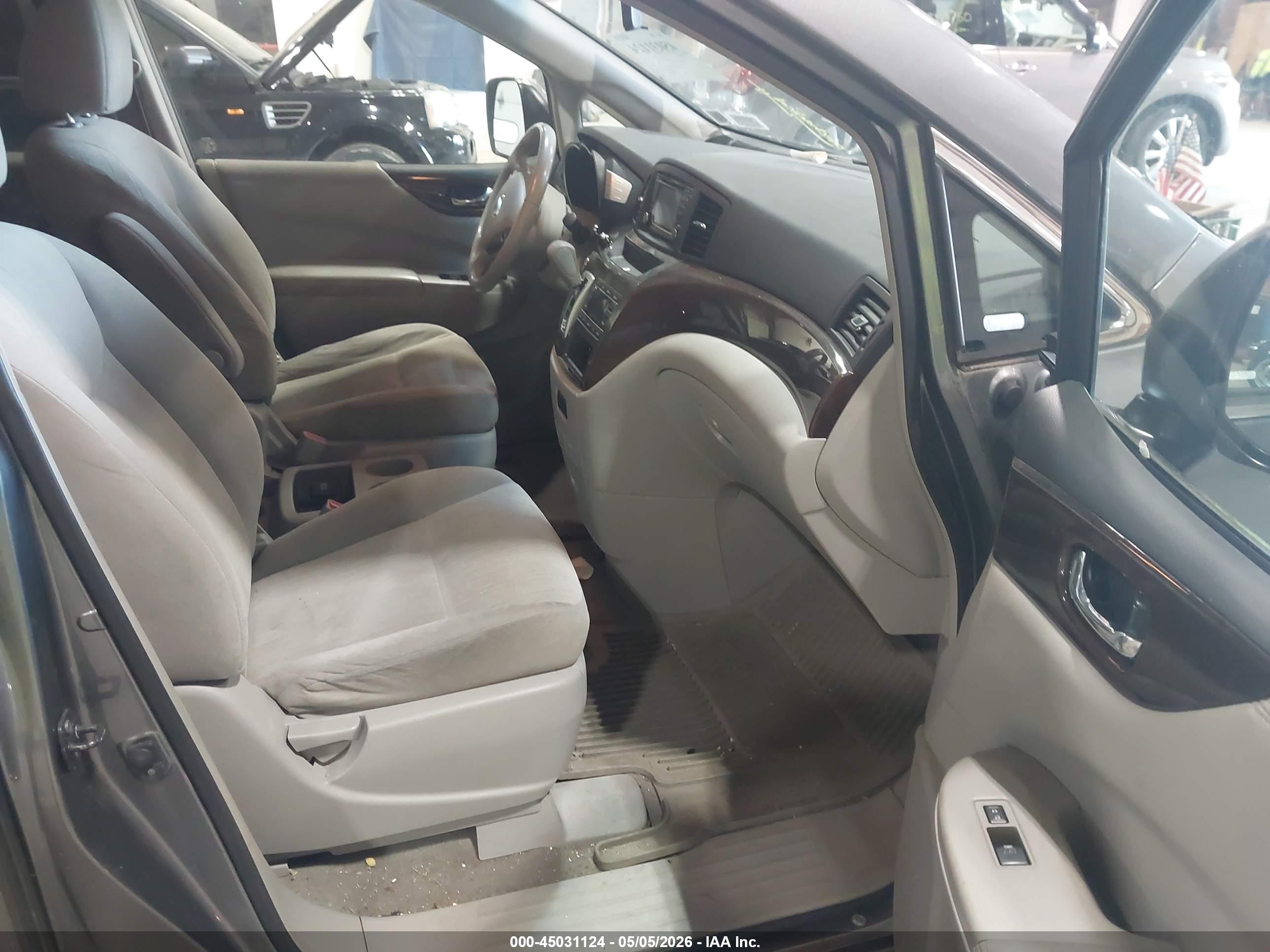 NISSAN QUEST image 5