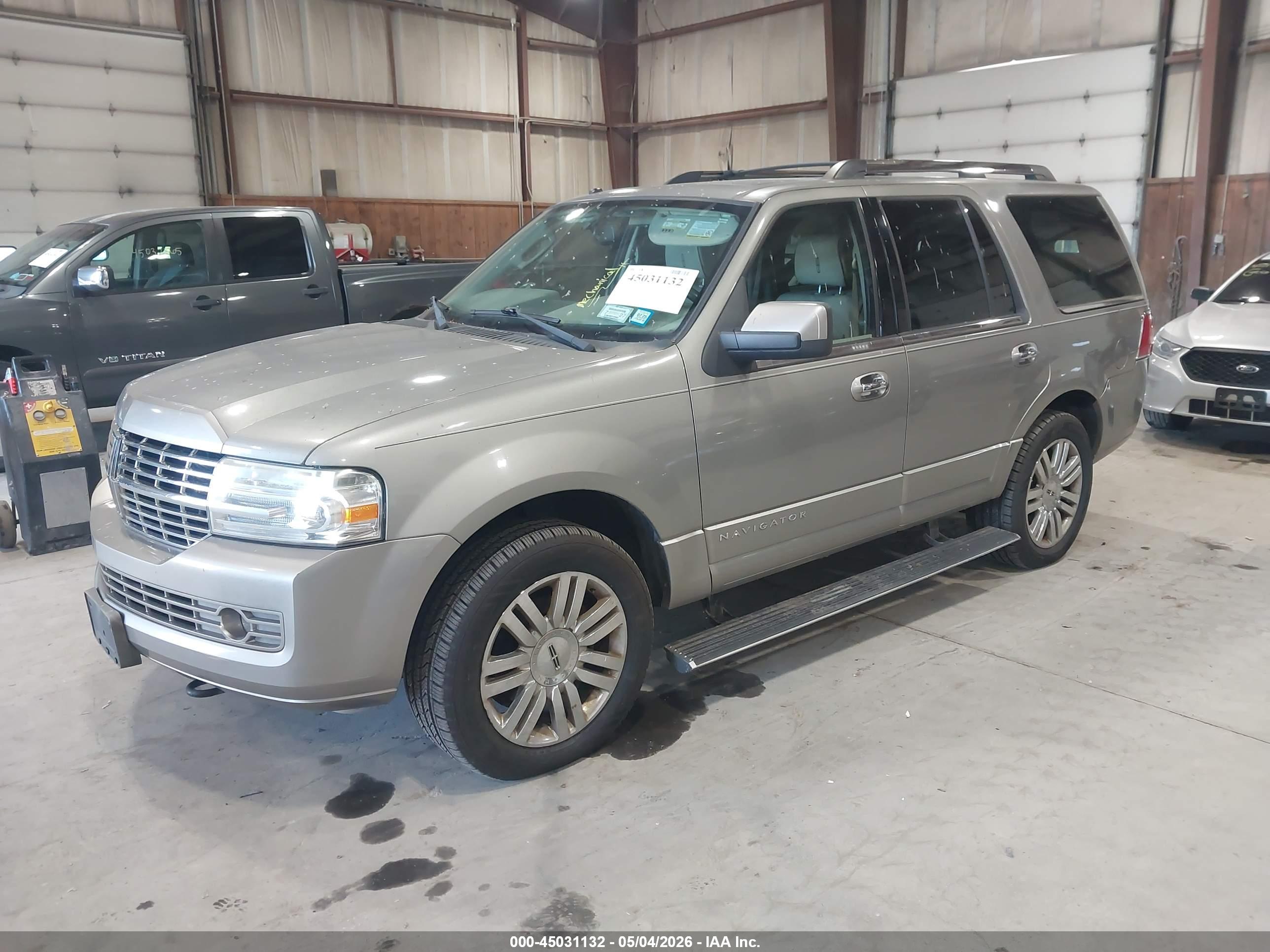 LINCOLN NAVIGATOR image 2