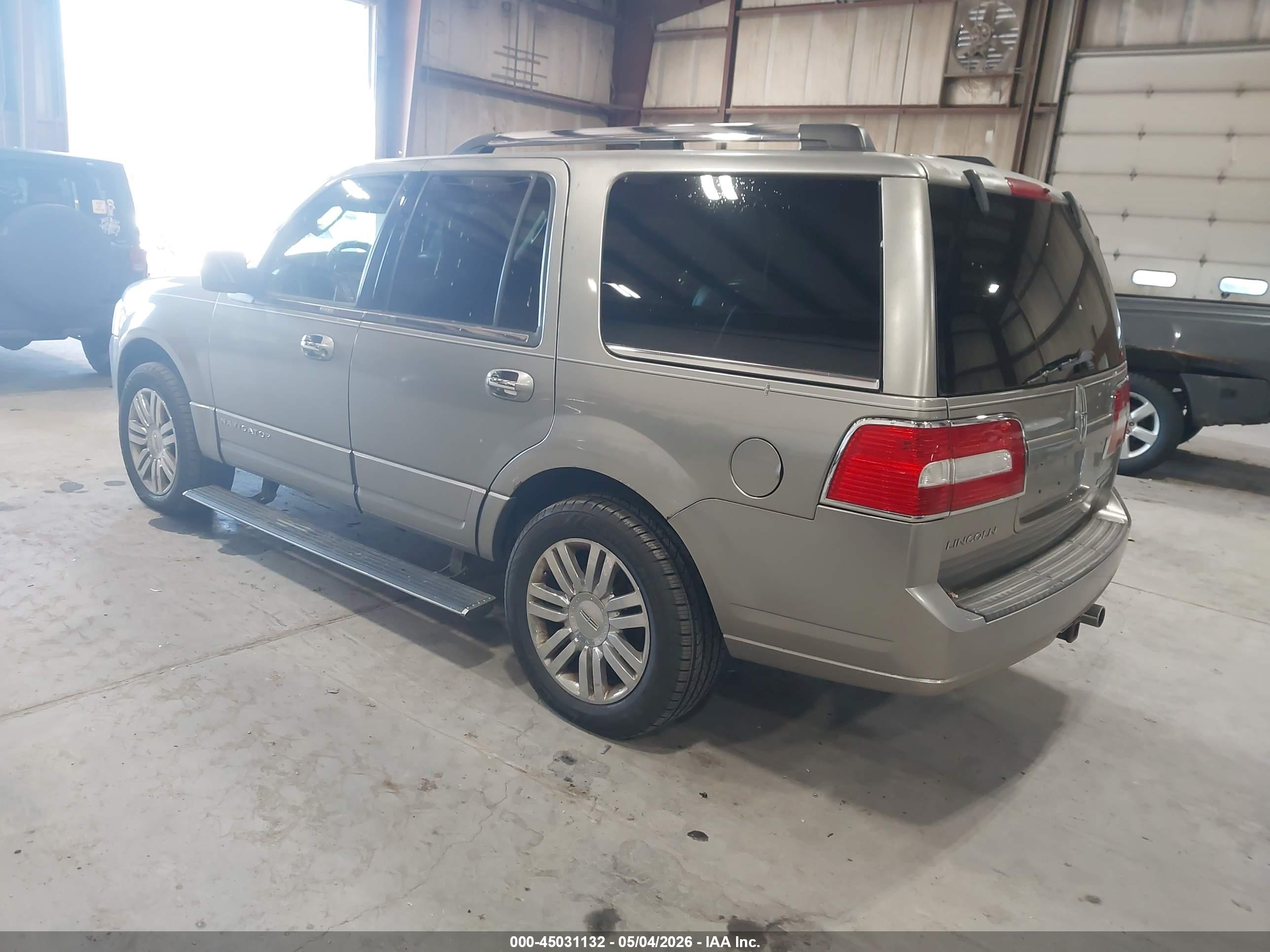 LINCOLN NAVIGATOR image 3