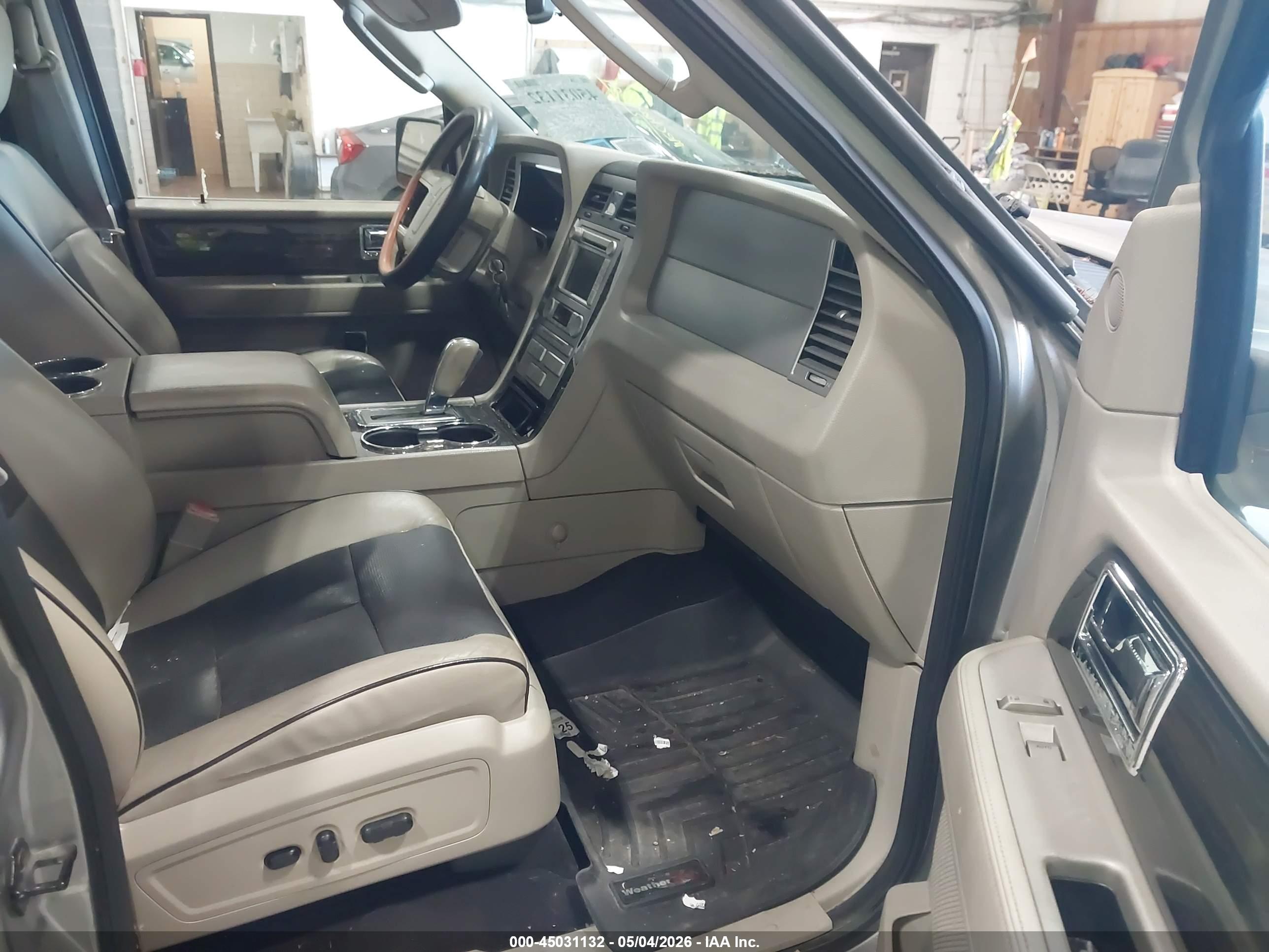 LINCOLN NAVIGATOR image 5