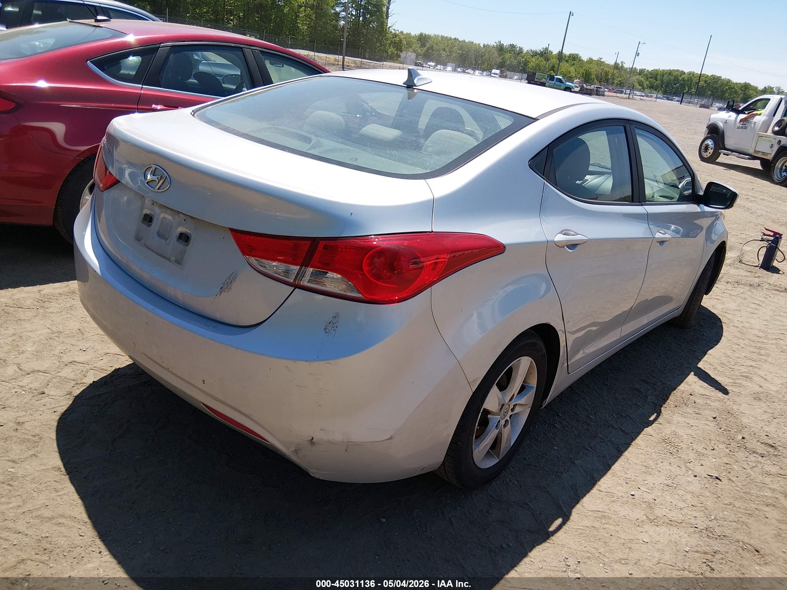HYUNDAI ELANTRA image 4