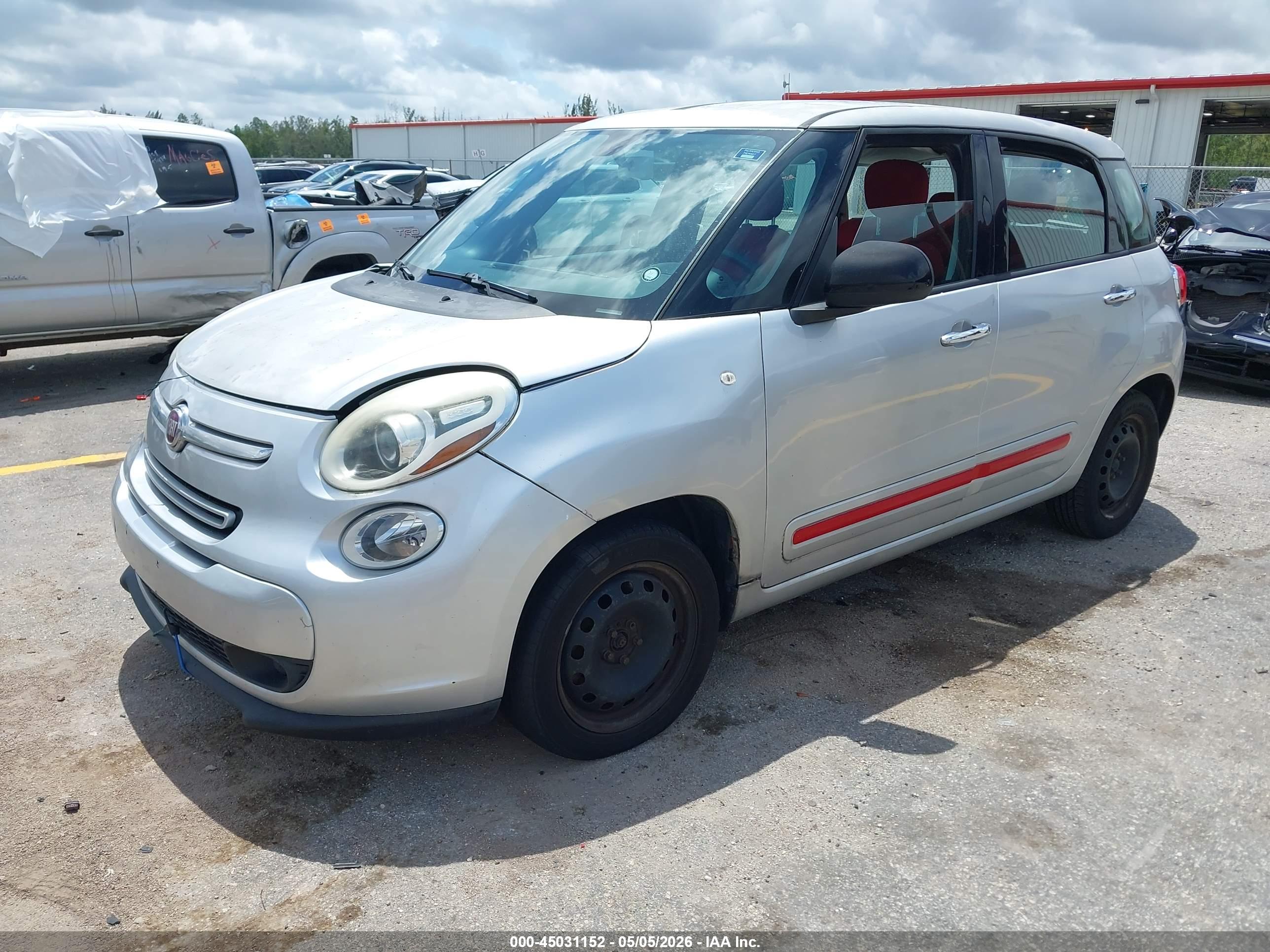 FIAT 500L image 2