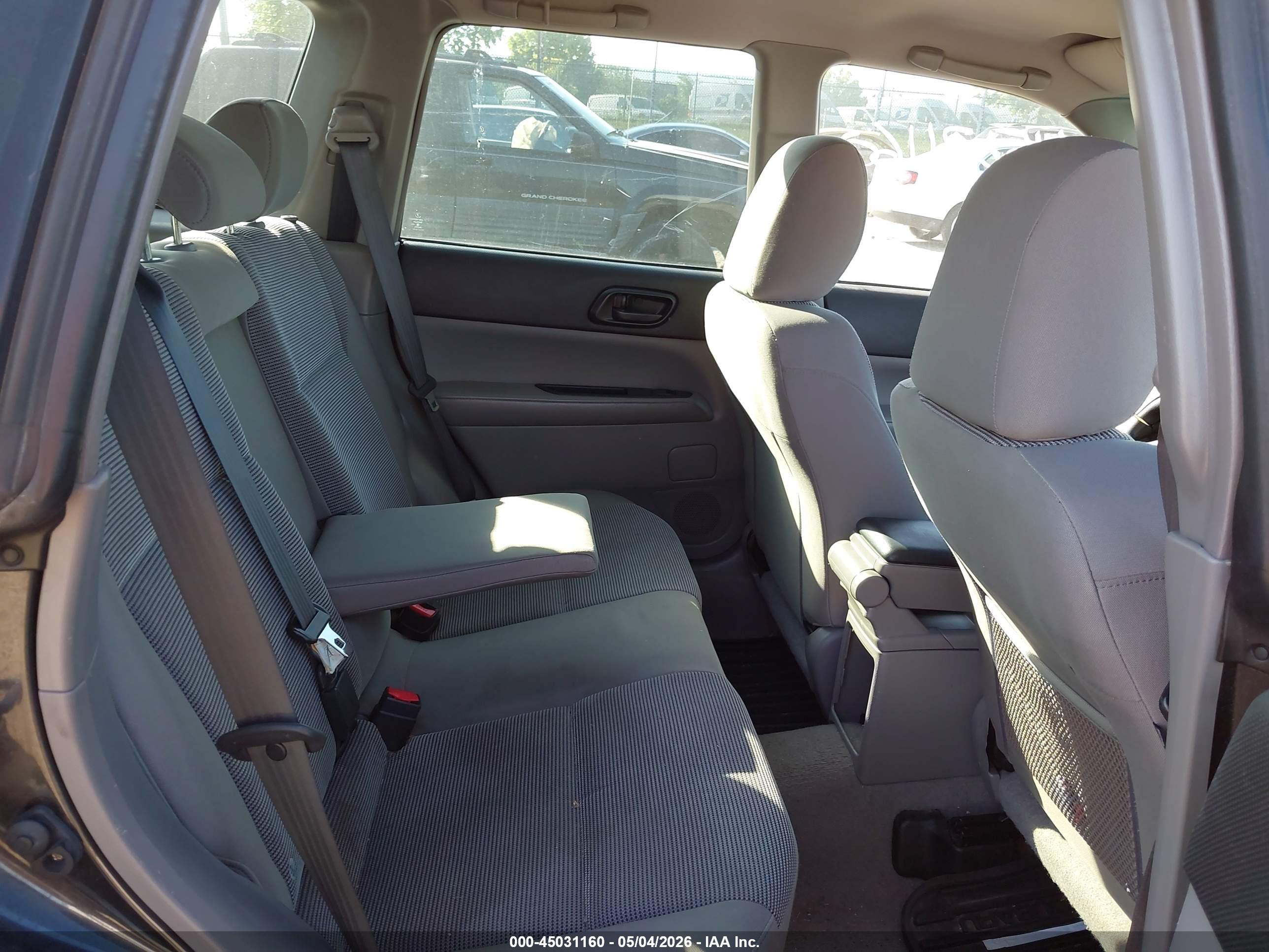 SUBARU FORESTER image 8