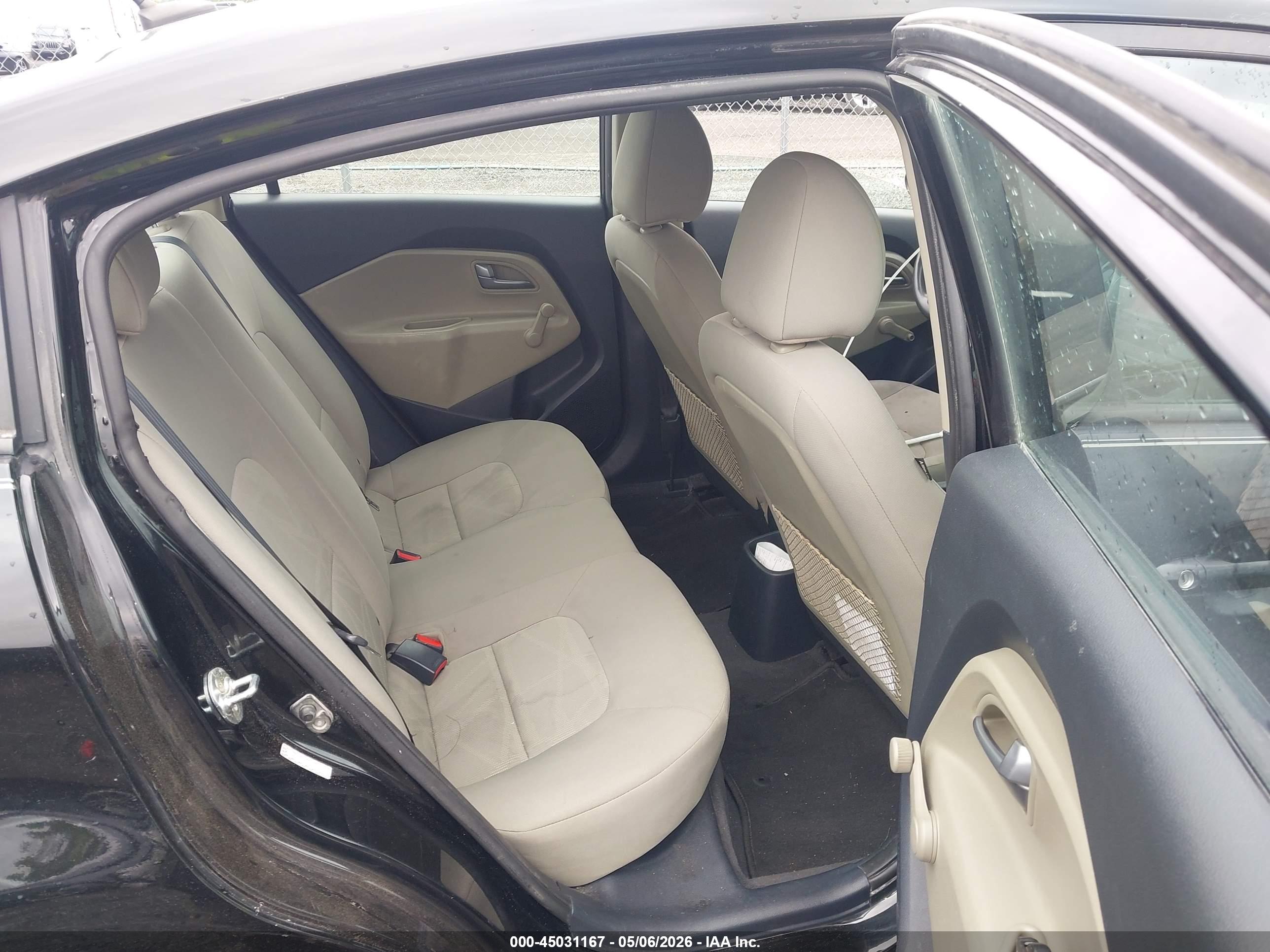 KIA RIO image 8