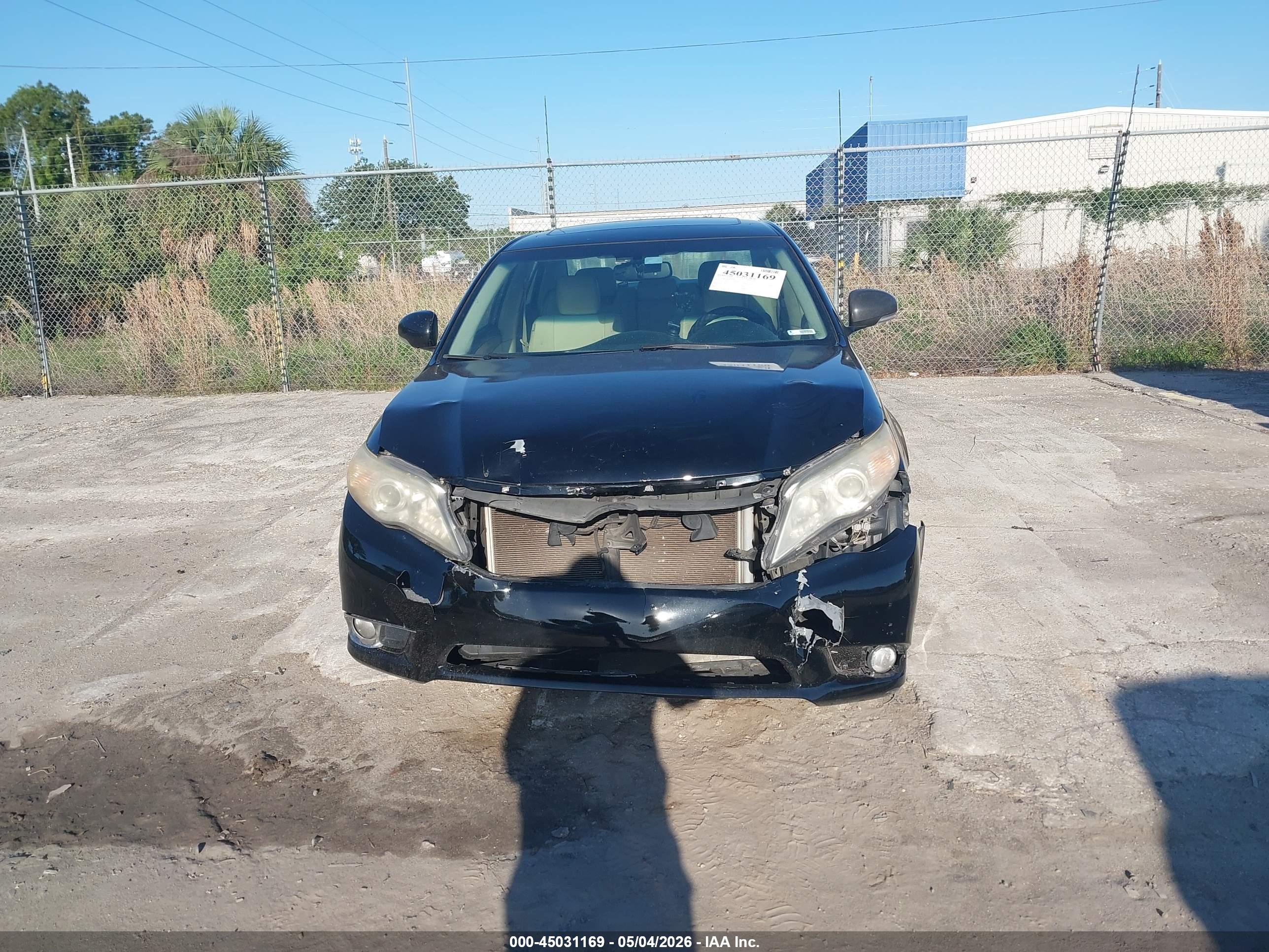 TOYOTA AVALON image 6