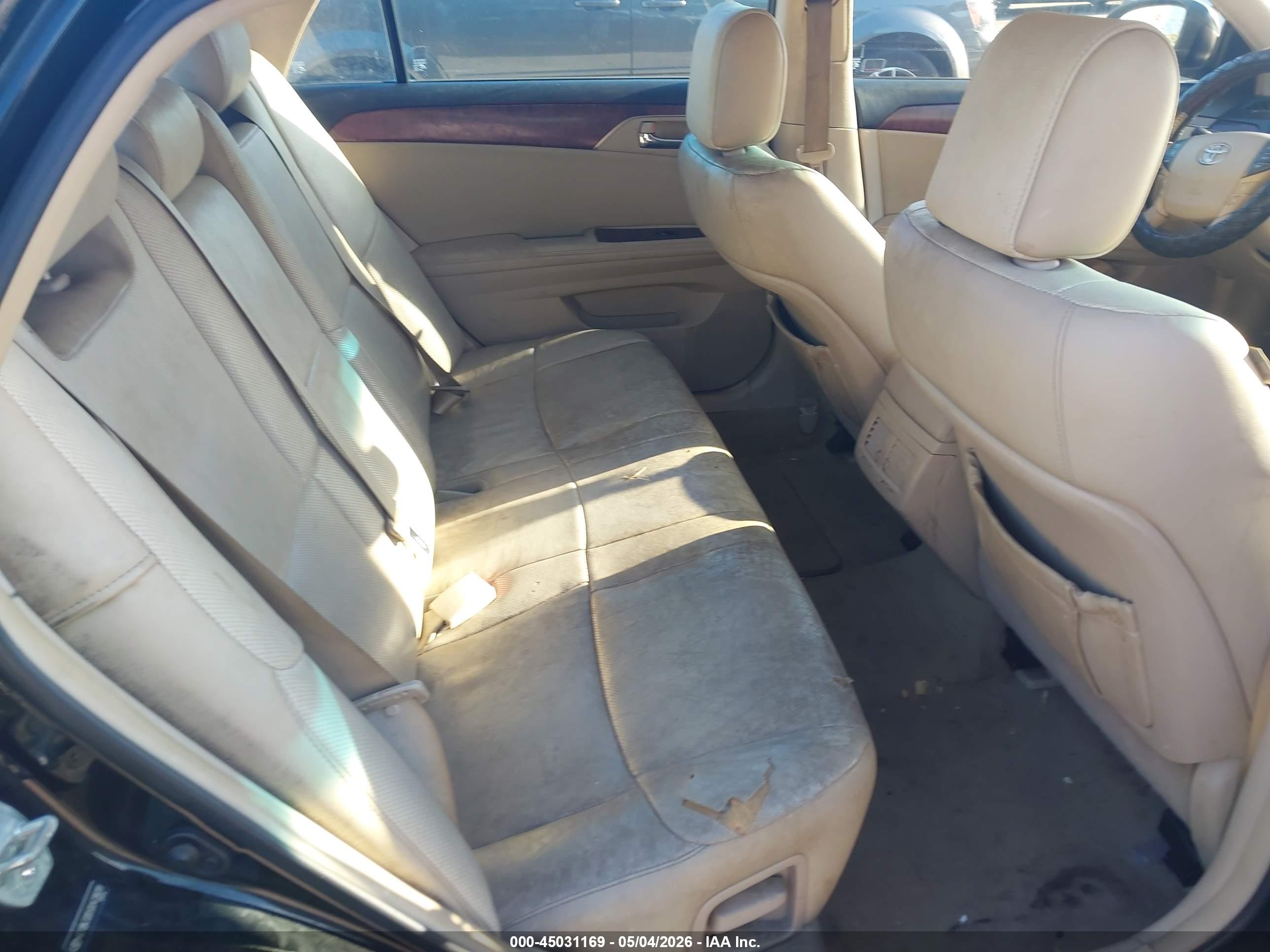 TOYOTA AVALON image 8