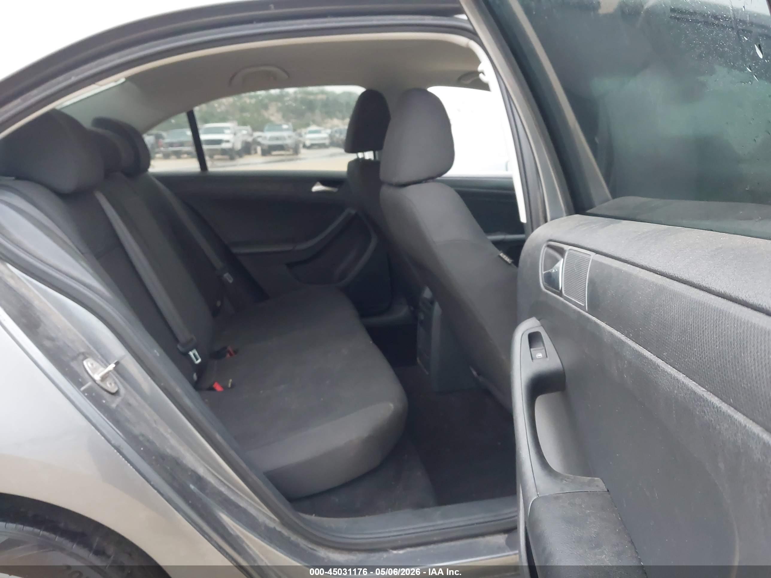 VOLKSWAGEN JETTA image 8