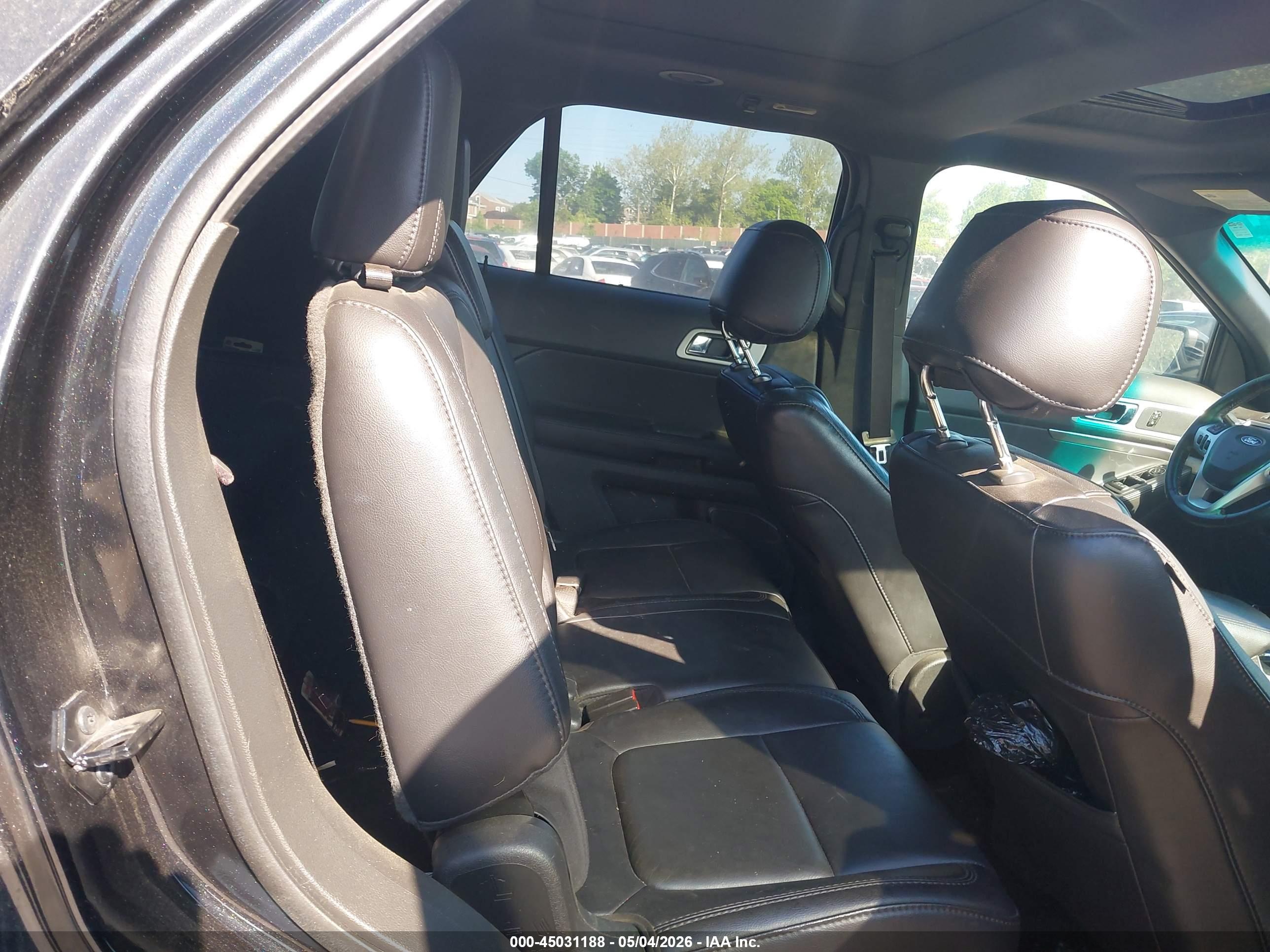 FORD EXPLORER image 8