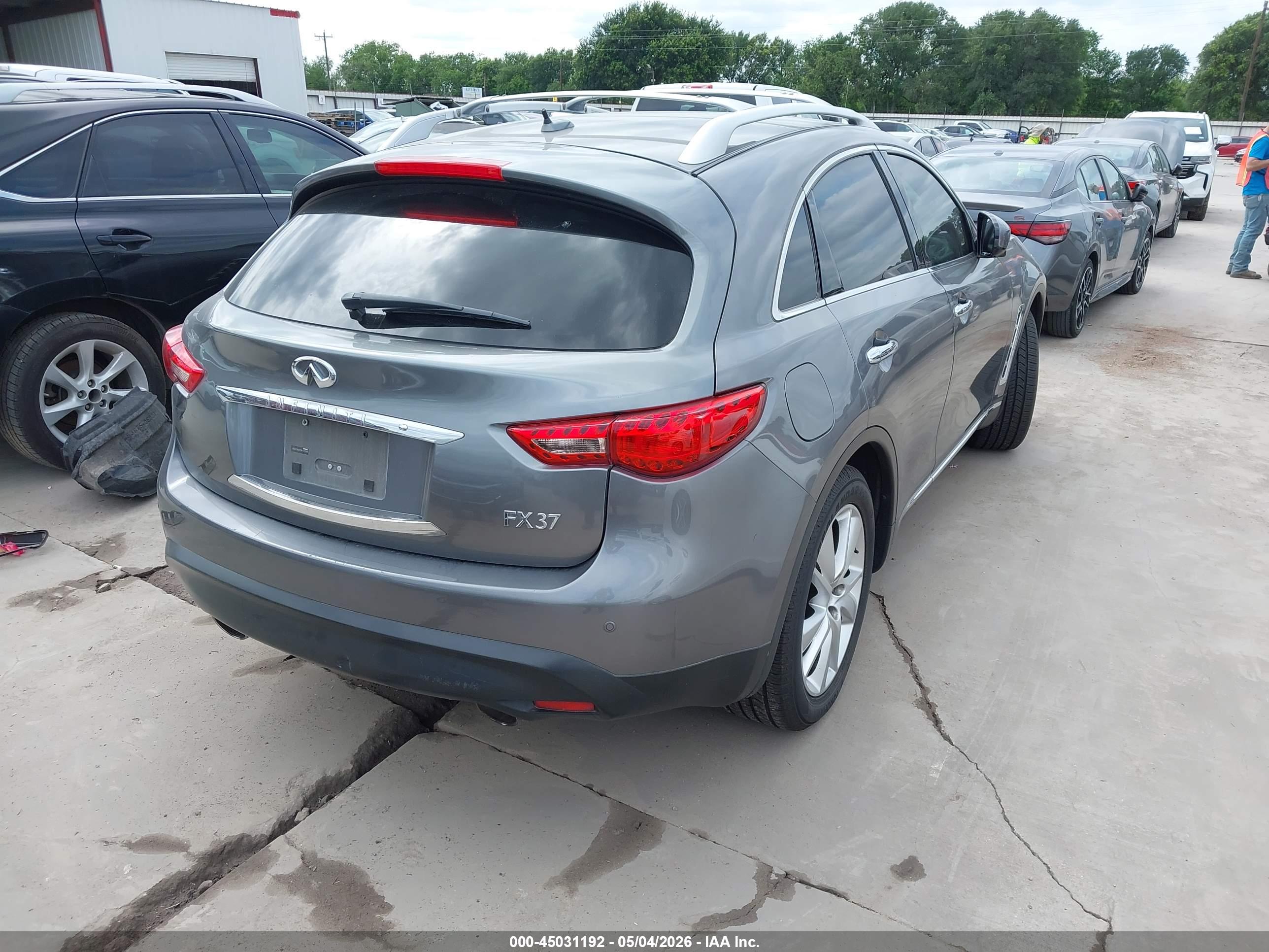 INFINITI FX37 image 4