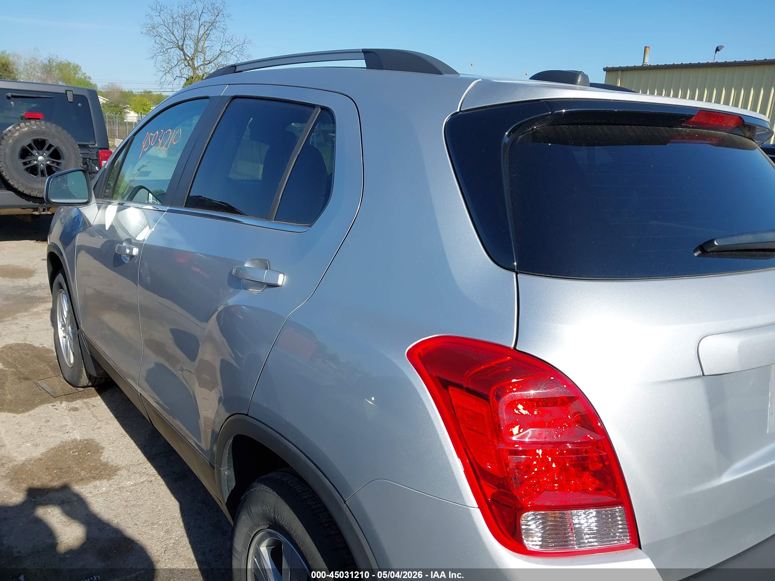 CHEVROLET TRAX image 3