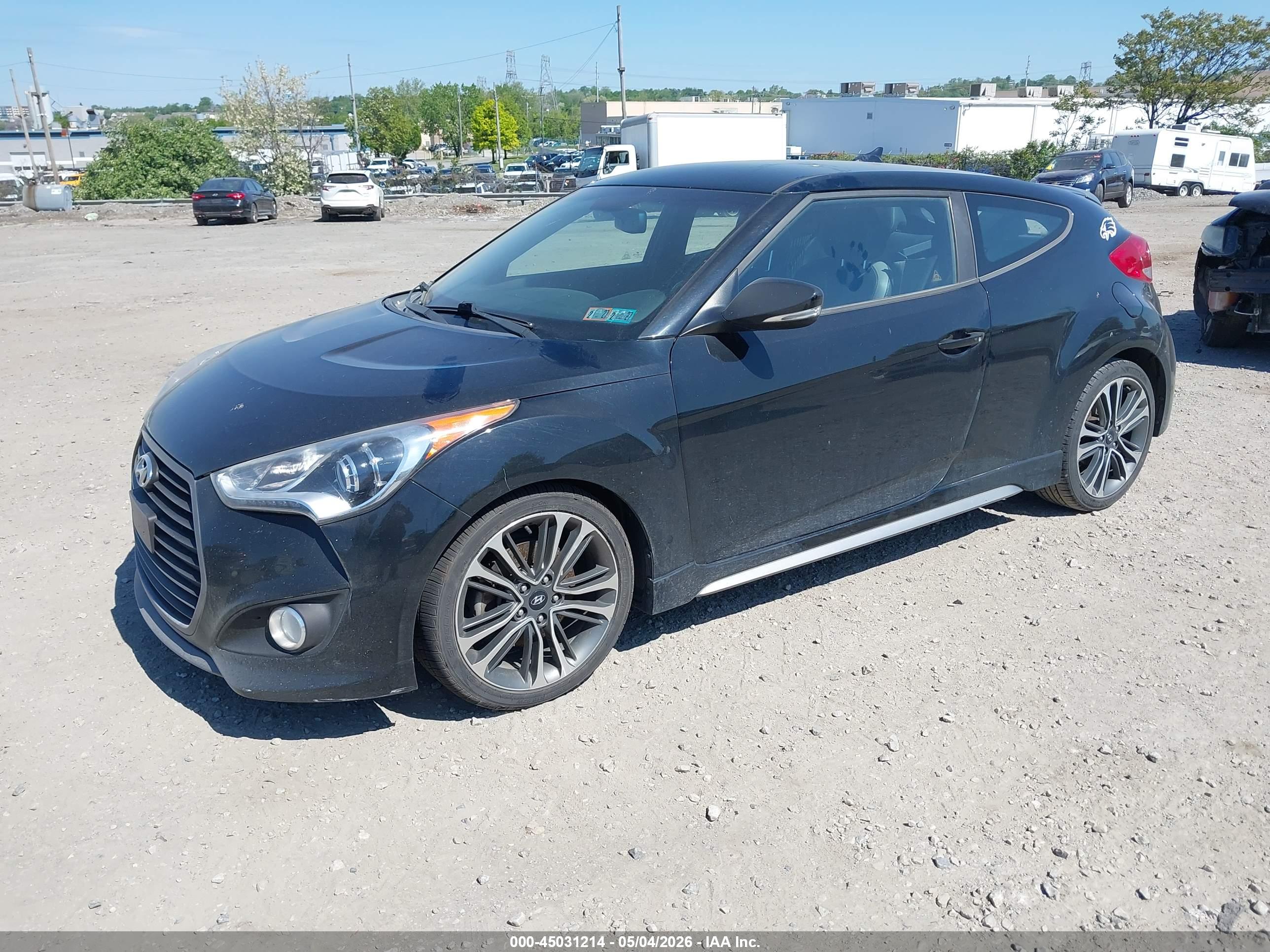 HYUNDAI VELOSTER image 2
