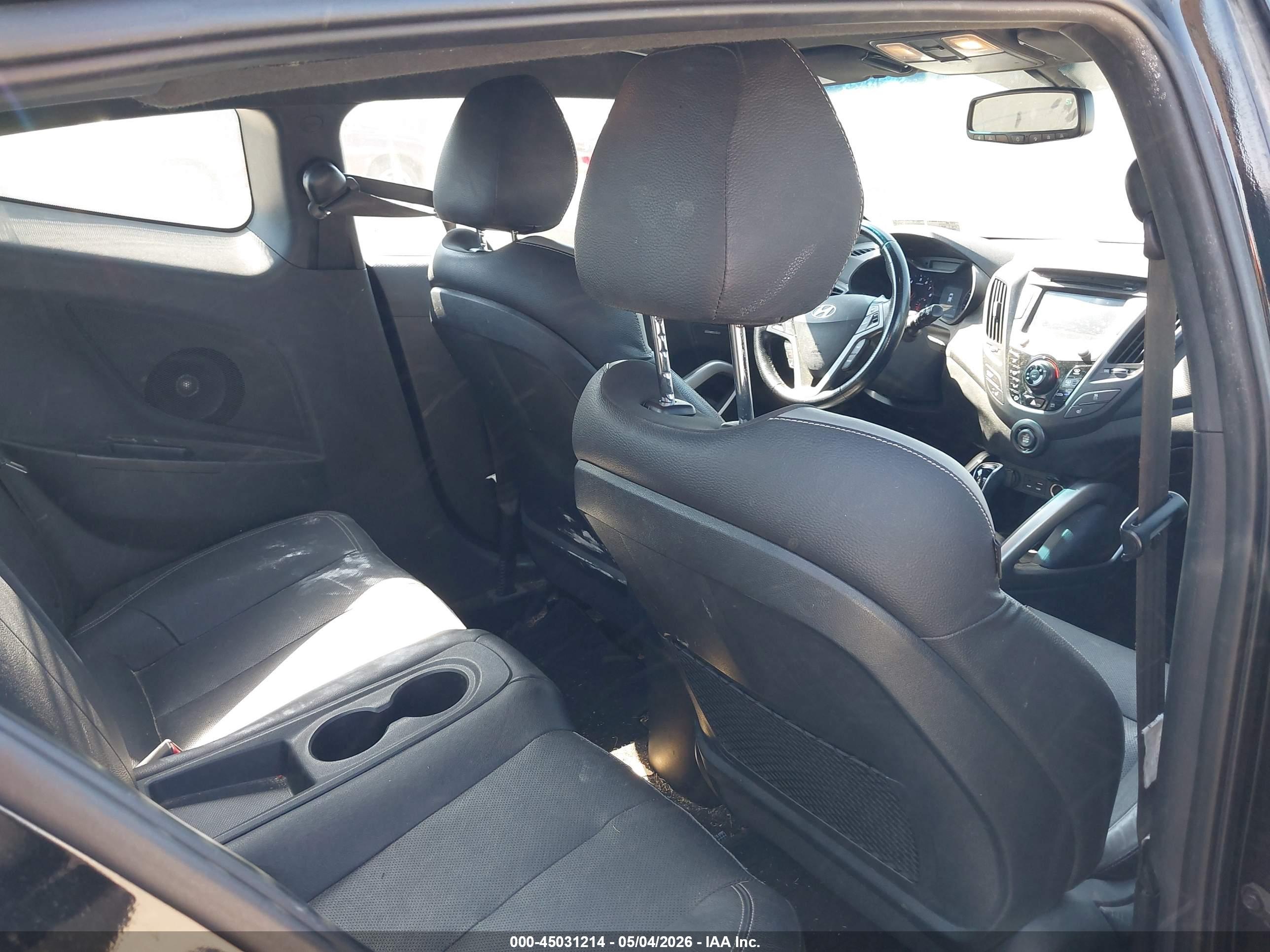 HYUNDAI VELOSTER image 8
