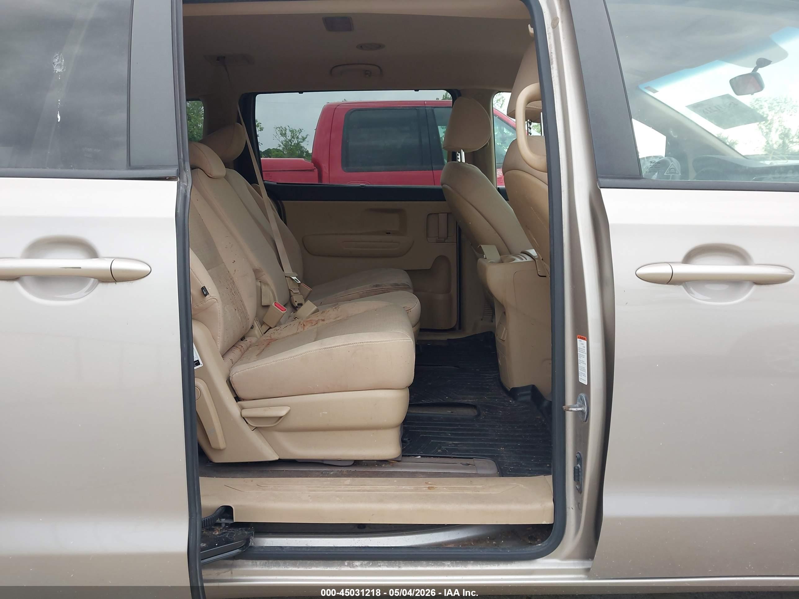 KIA SEDONA image 8
