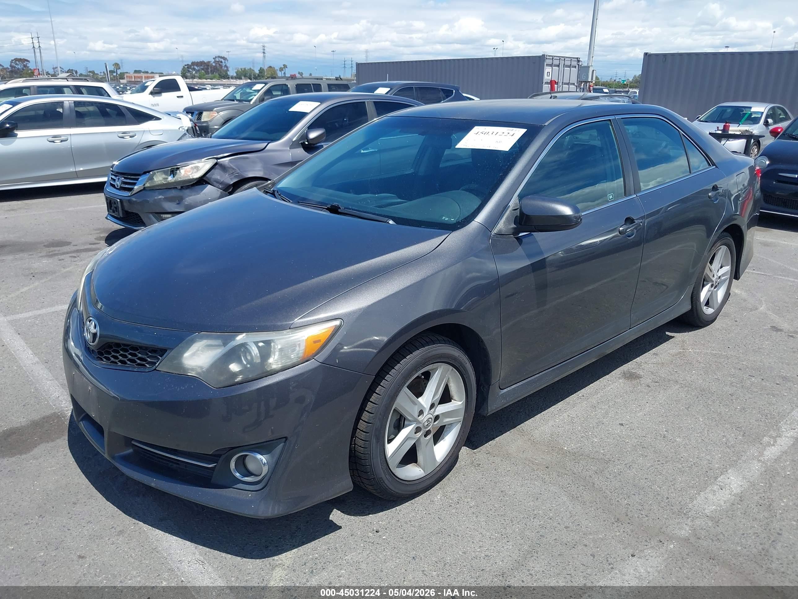TOYOTA CAMRY image 2