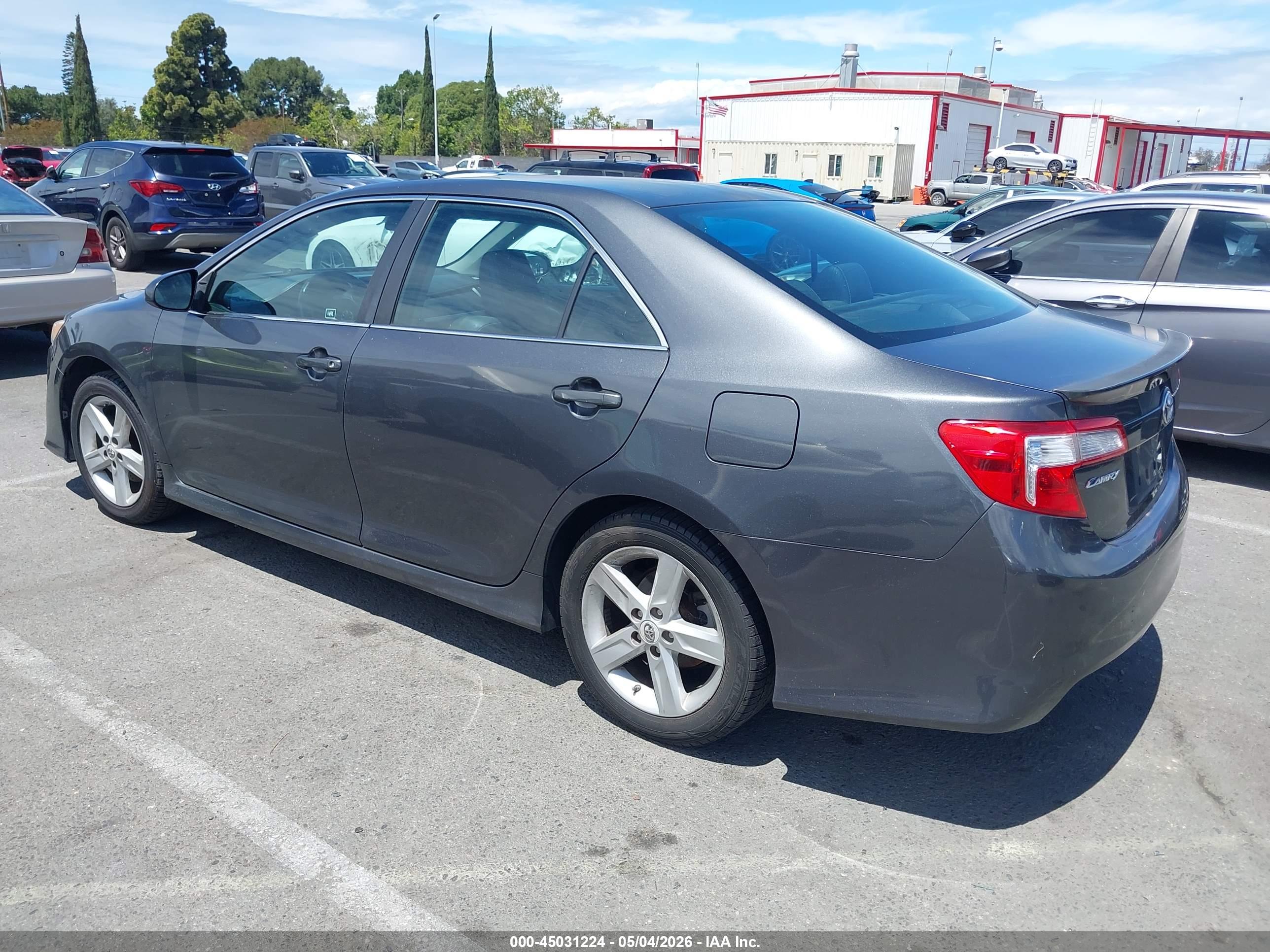 TOYOTA CAMRY image 3