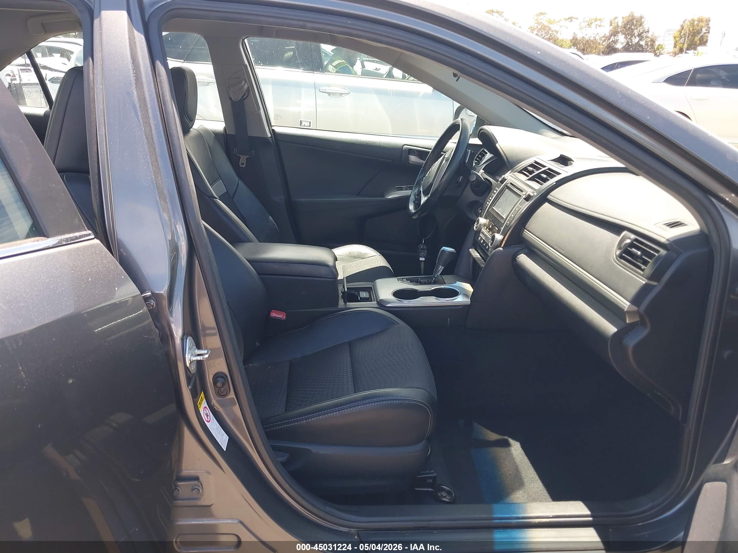 TOYOTA CAMRY image 5