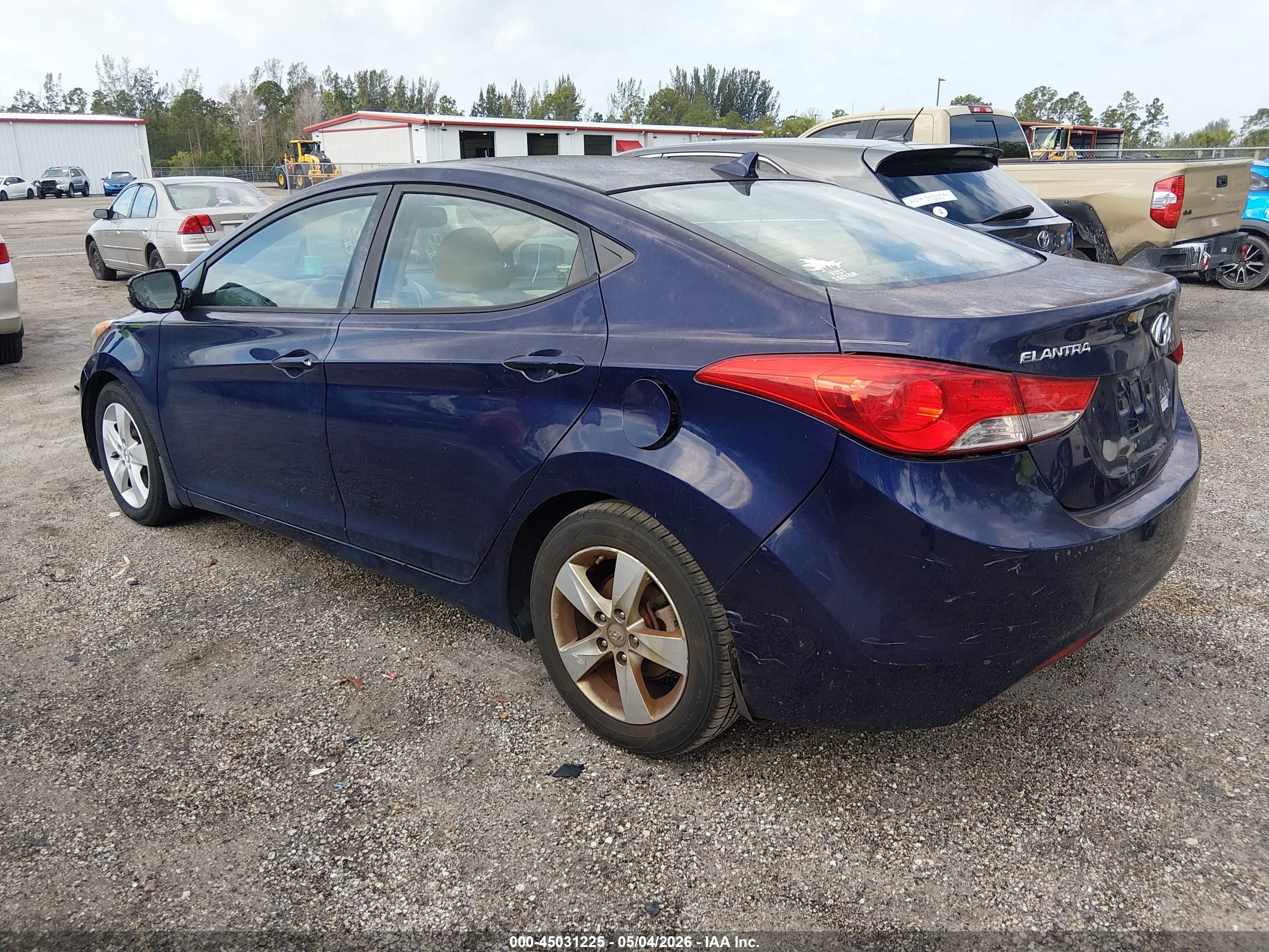 HYUNDAI ELANTRA image 3