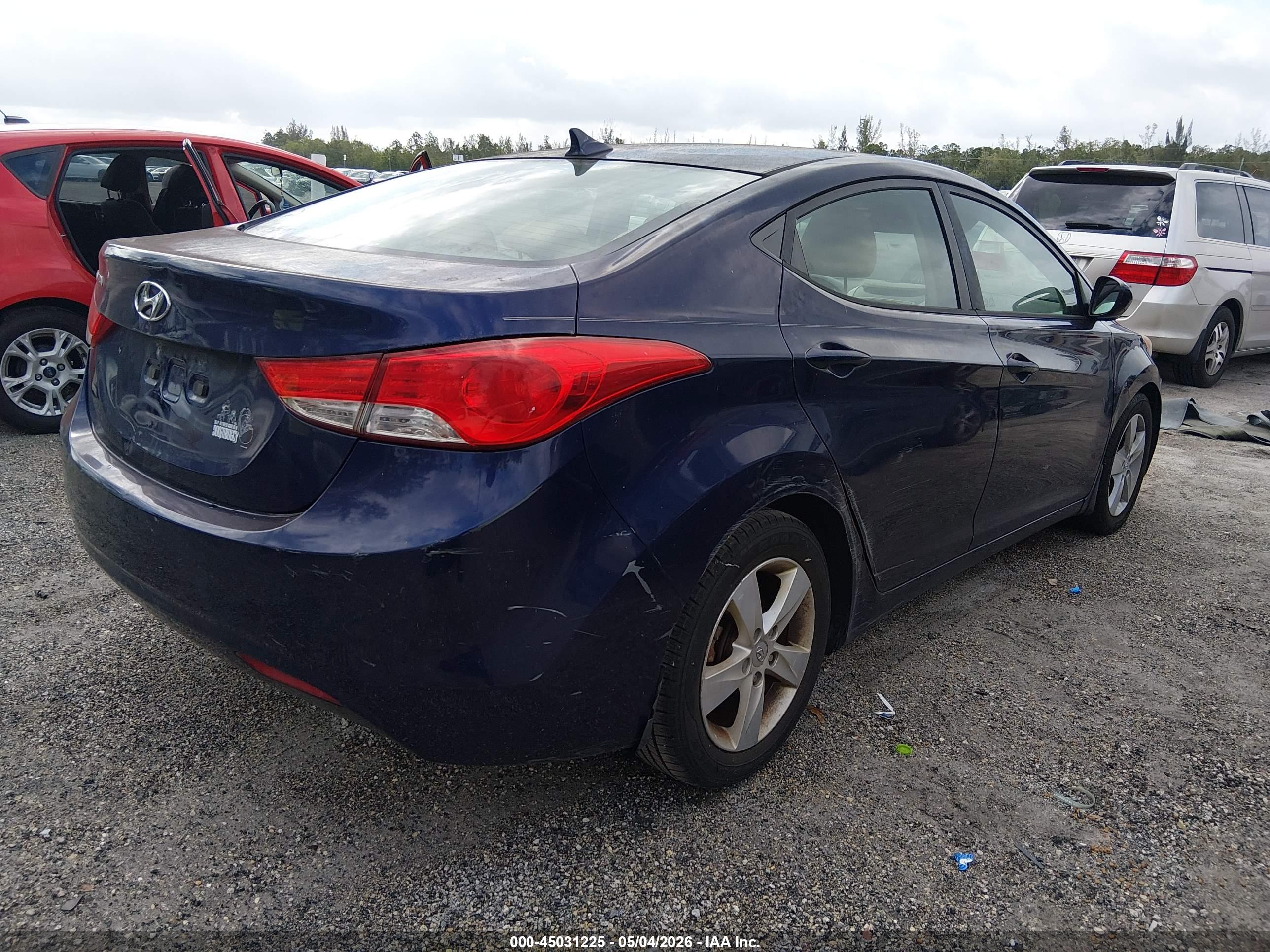 HYUNDAI ELANTRA image 4