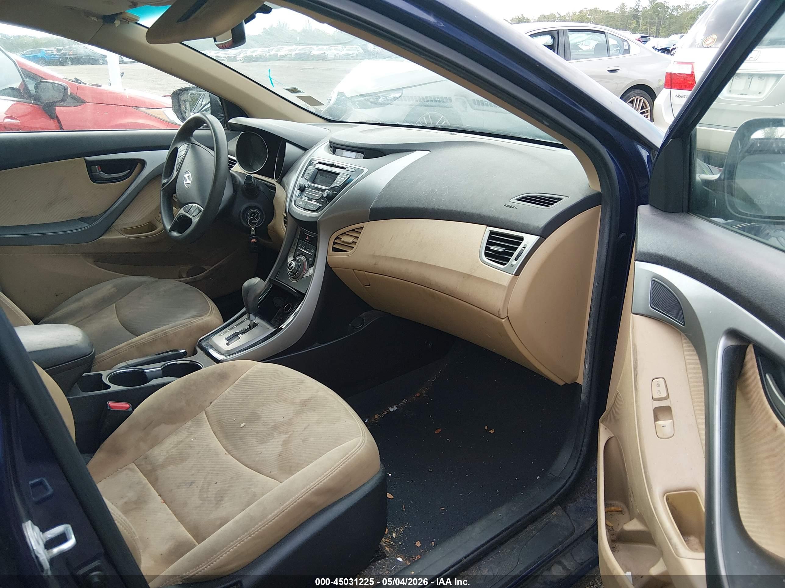 HYUNDAI ELANTRA image 5