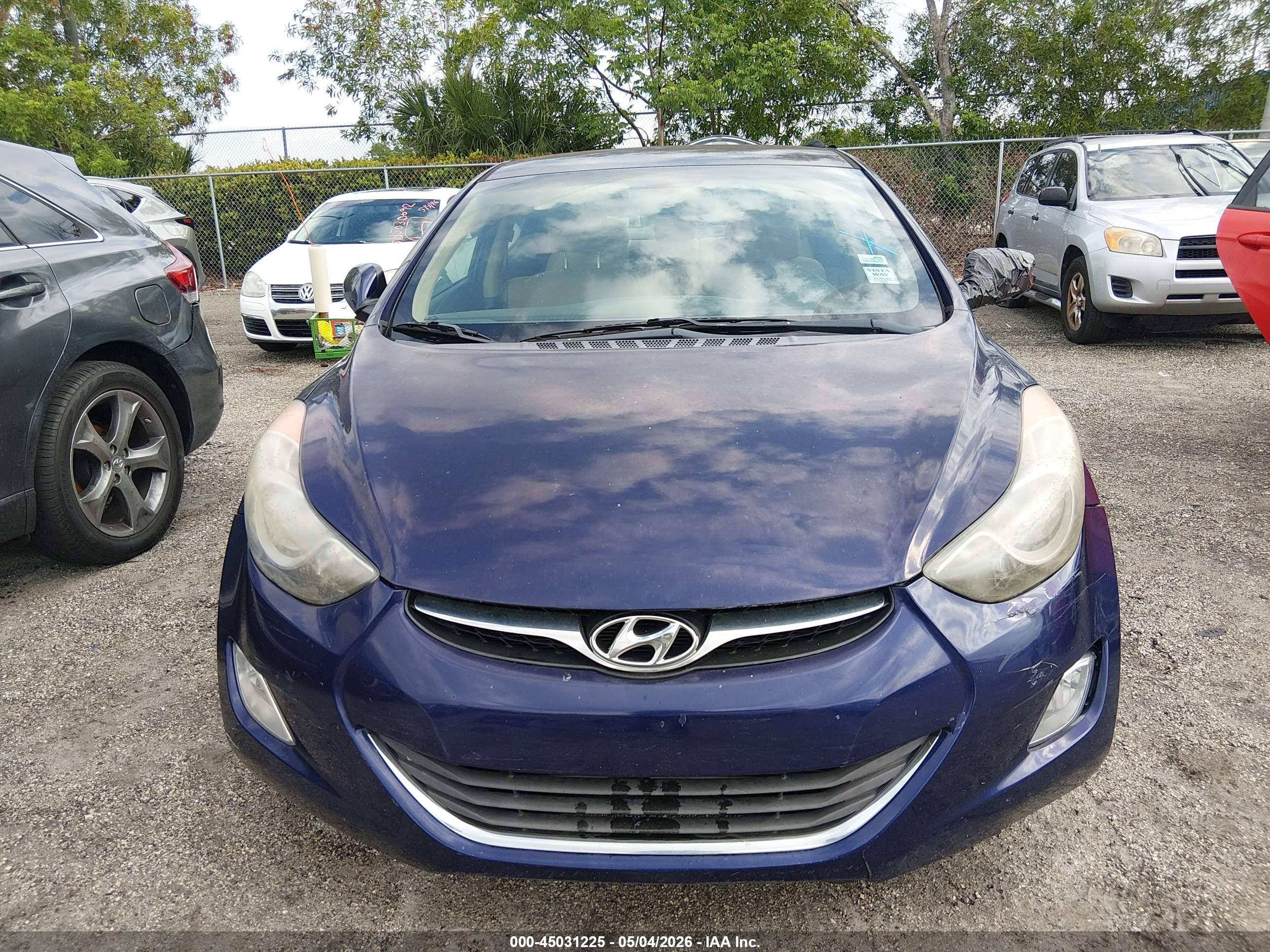 HYUNDAI ELANTRA image 6