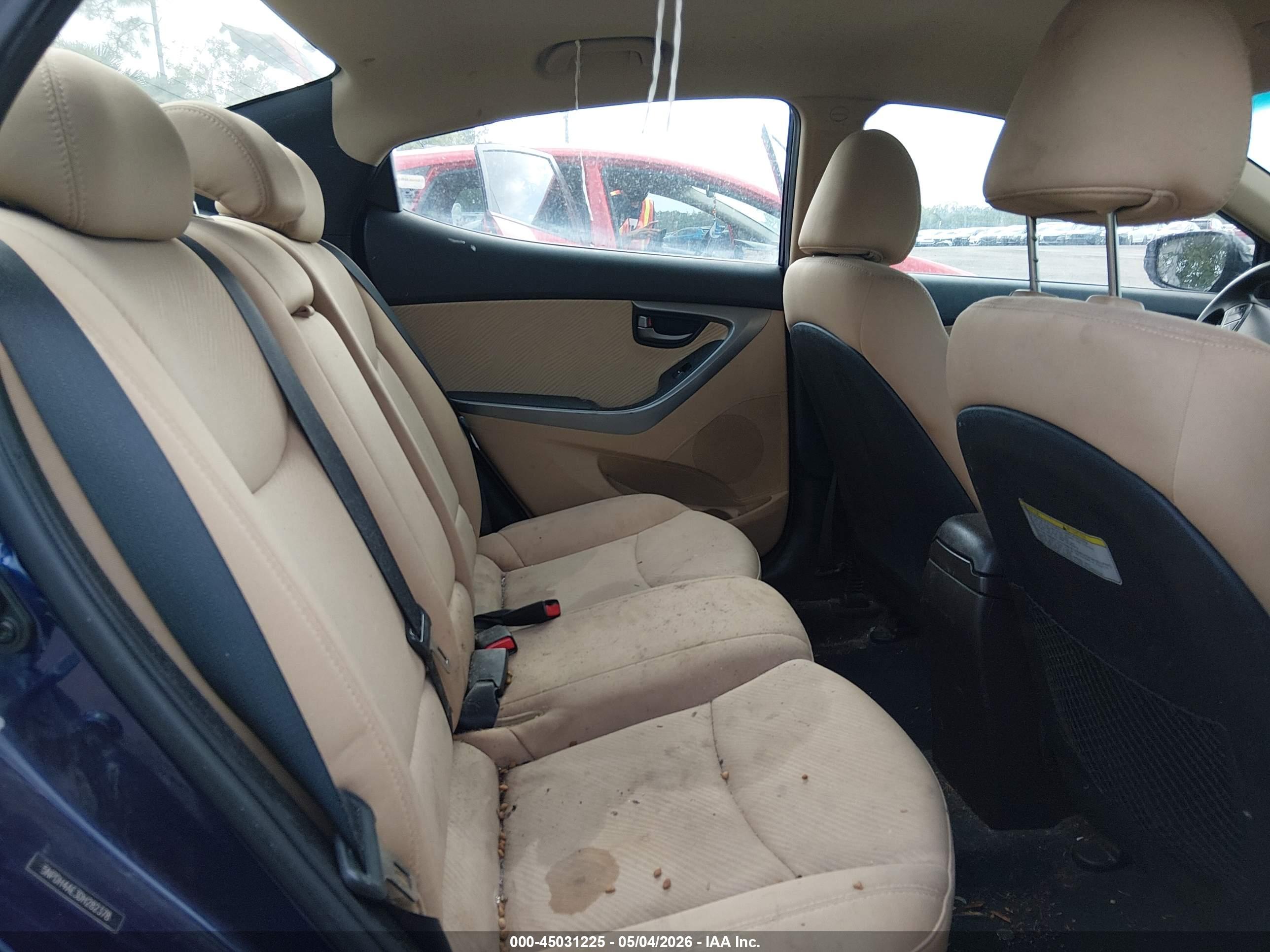 HYUNDAI ELANTRA image 8