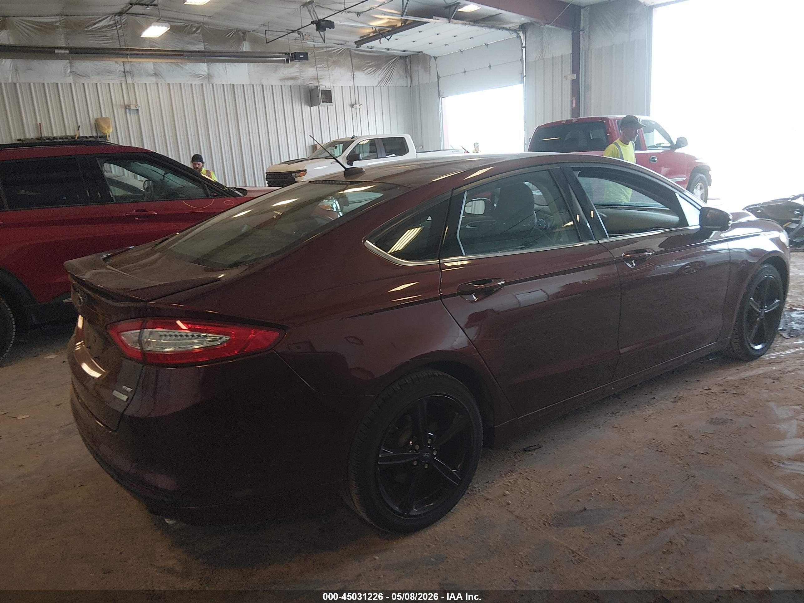 FORD FUSION image 4