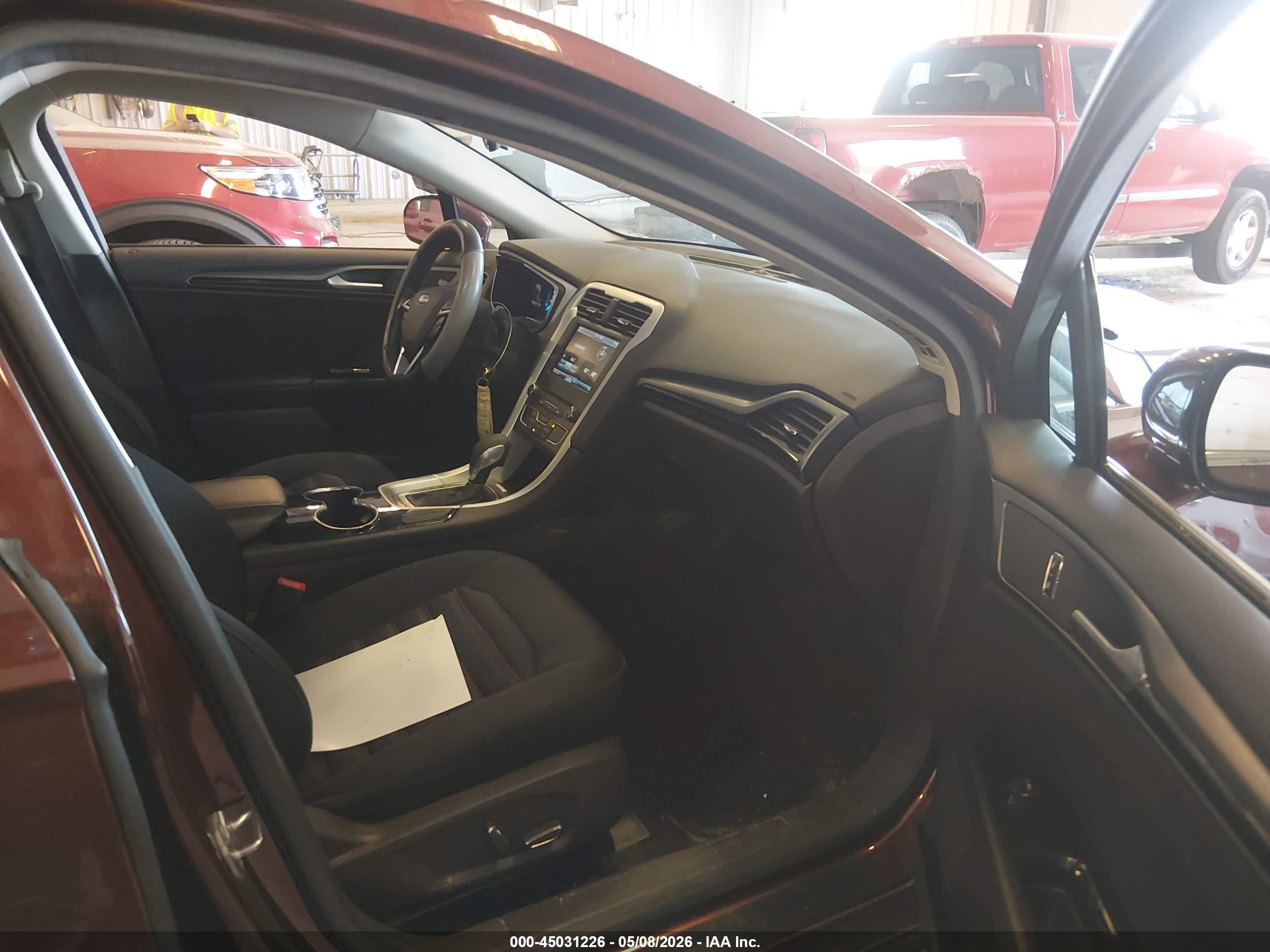FORD FUSION image 5