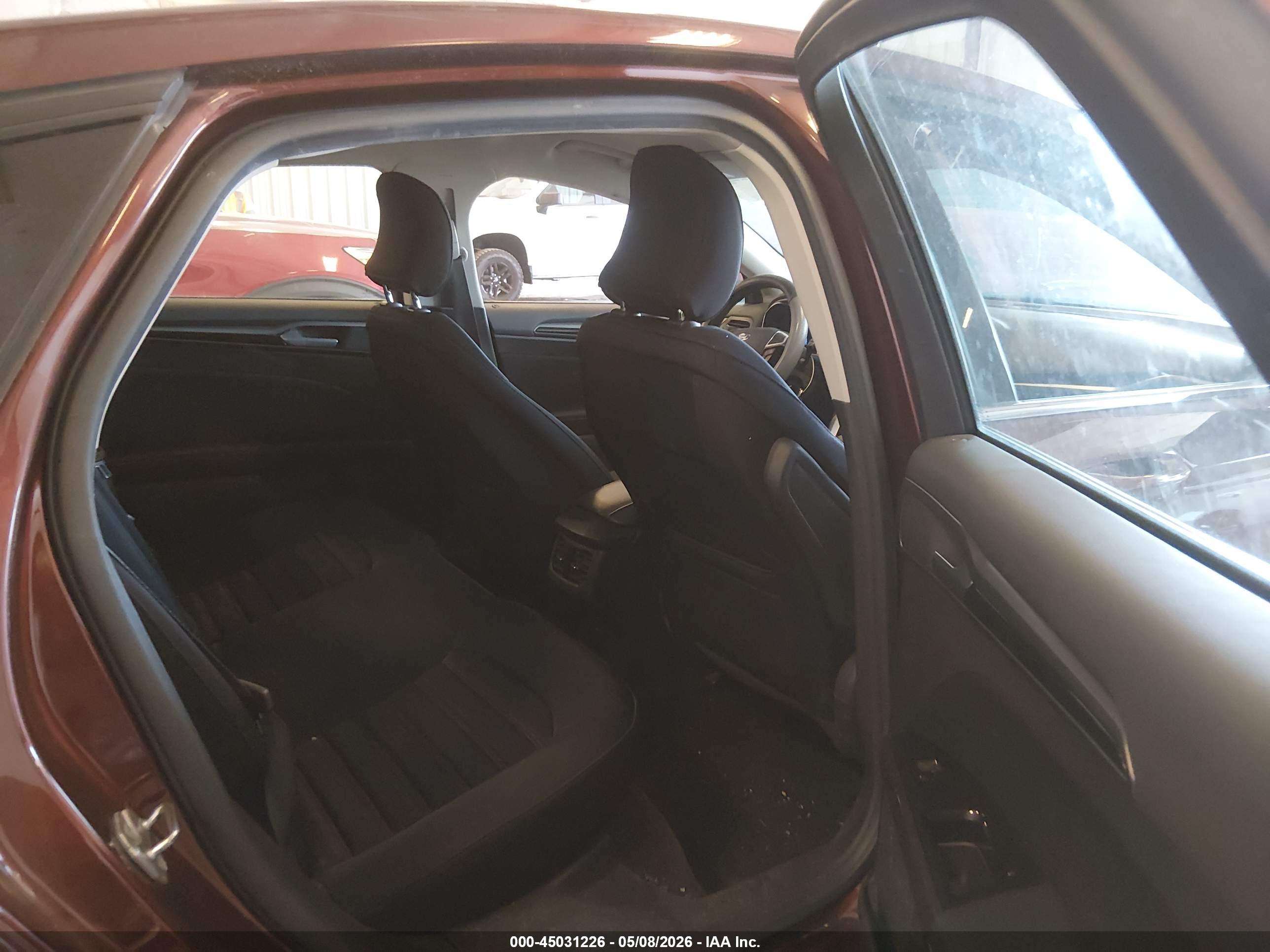 FORD FUSION image 8