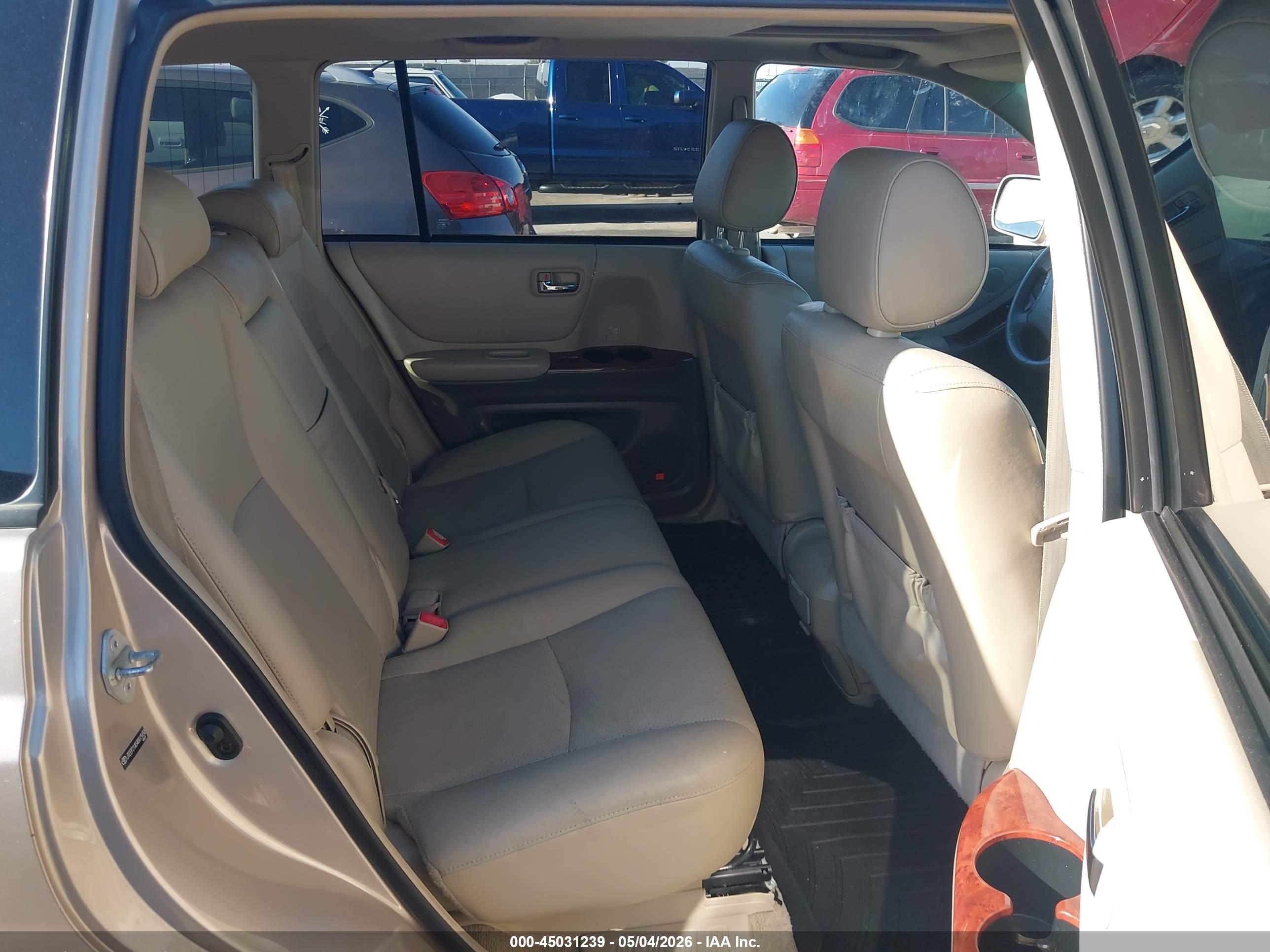 TOYOTA HIGHLANDER image 8
