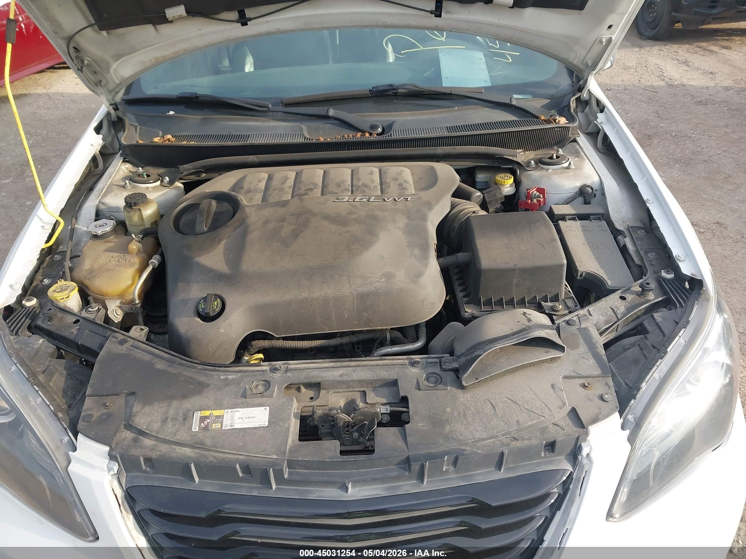 CHRYSLER 200 image 10