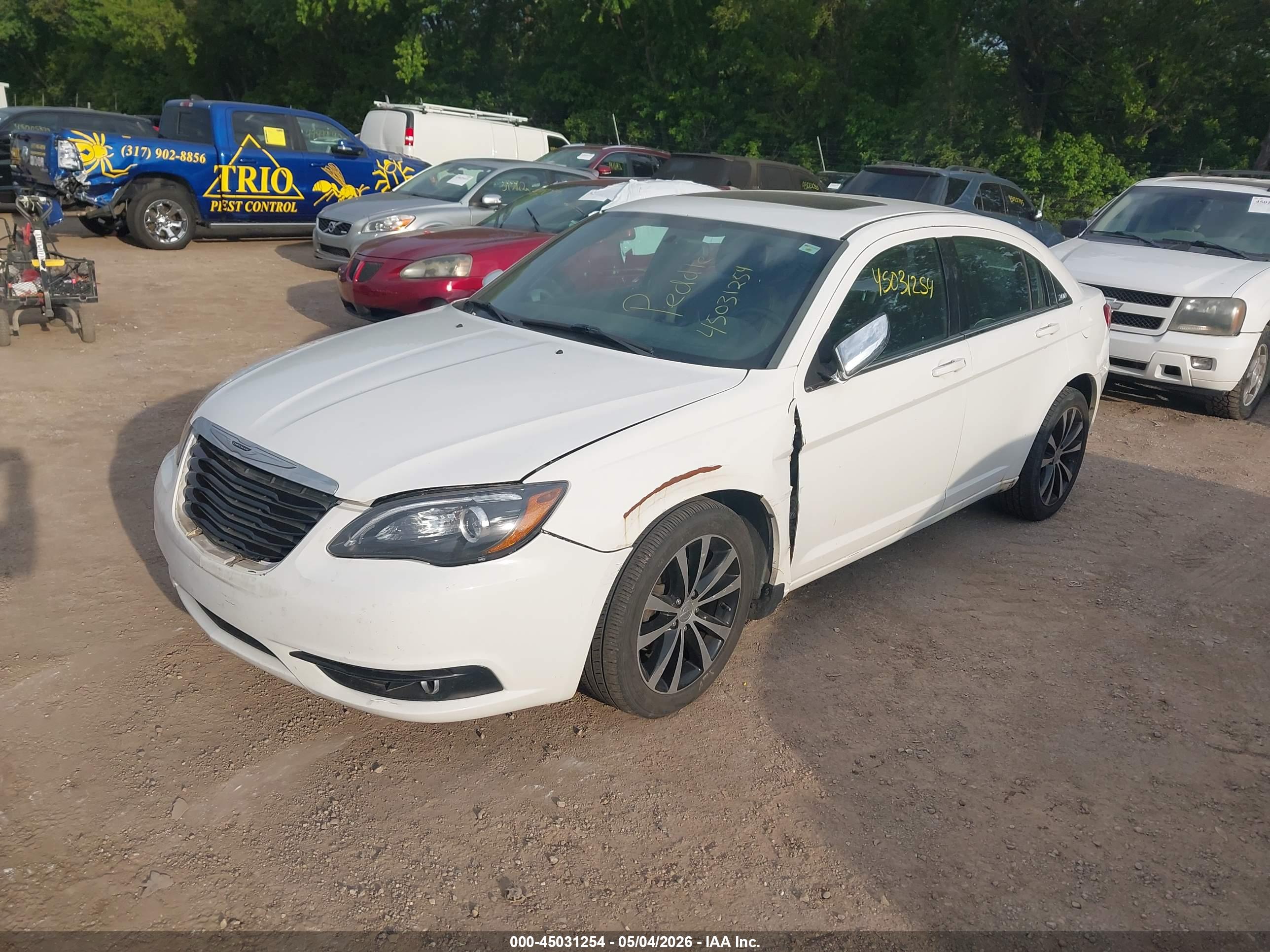 CHRYSLER 200 image 2