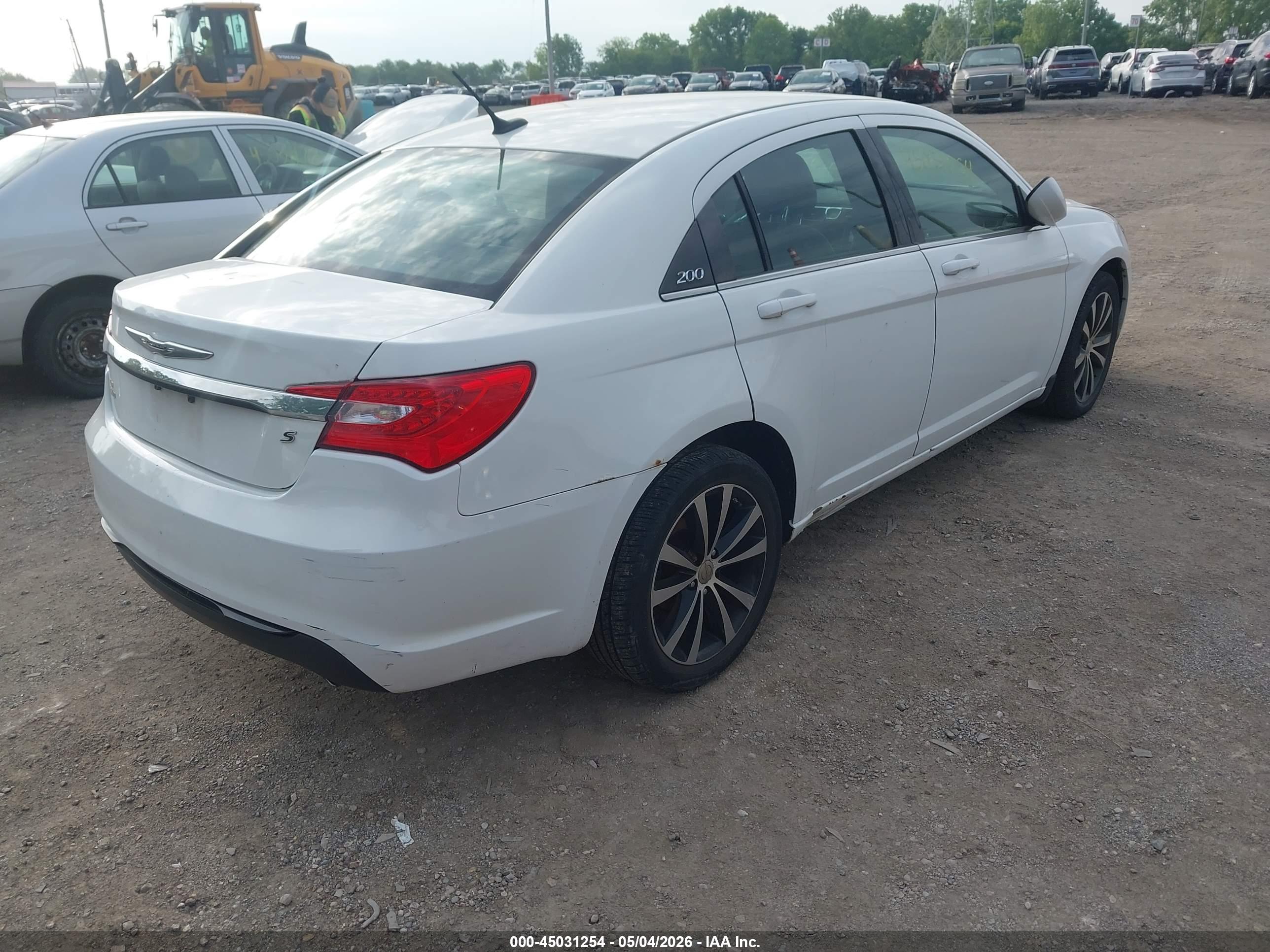 CHRYSLER 200 image 4