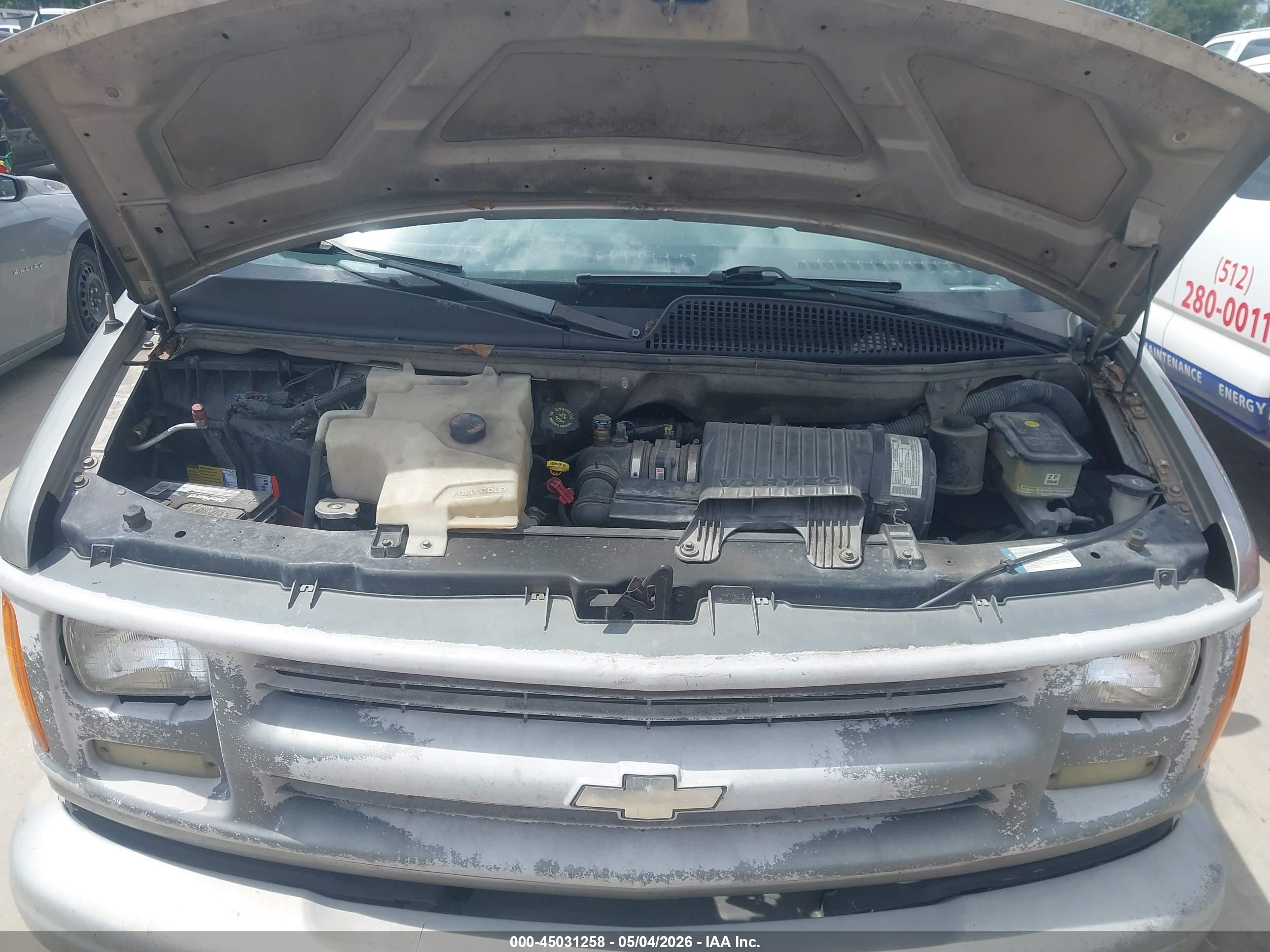 CHEVROLET EXPRESS image 10