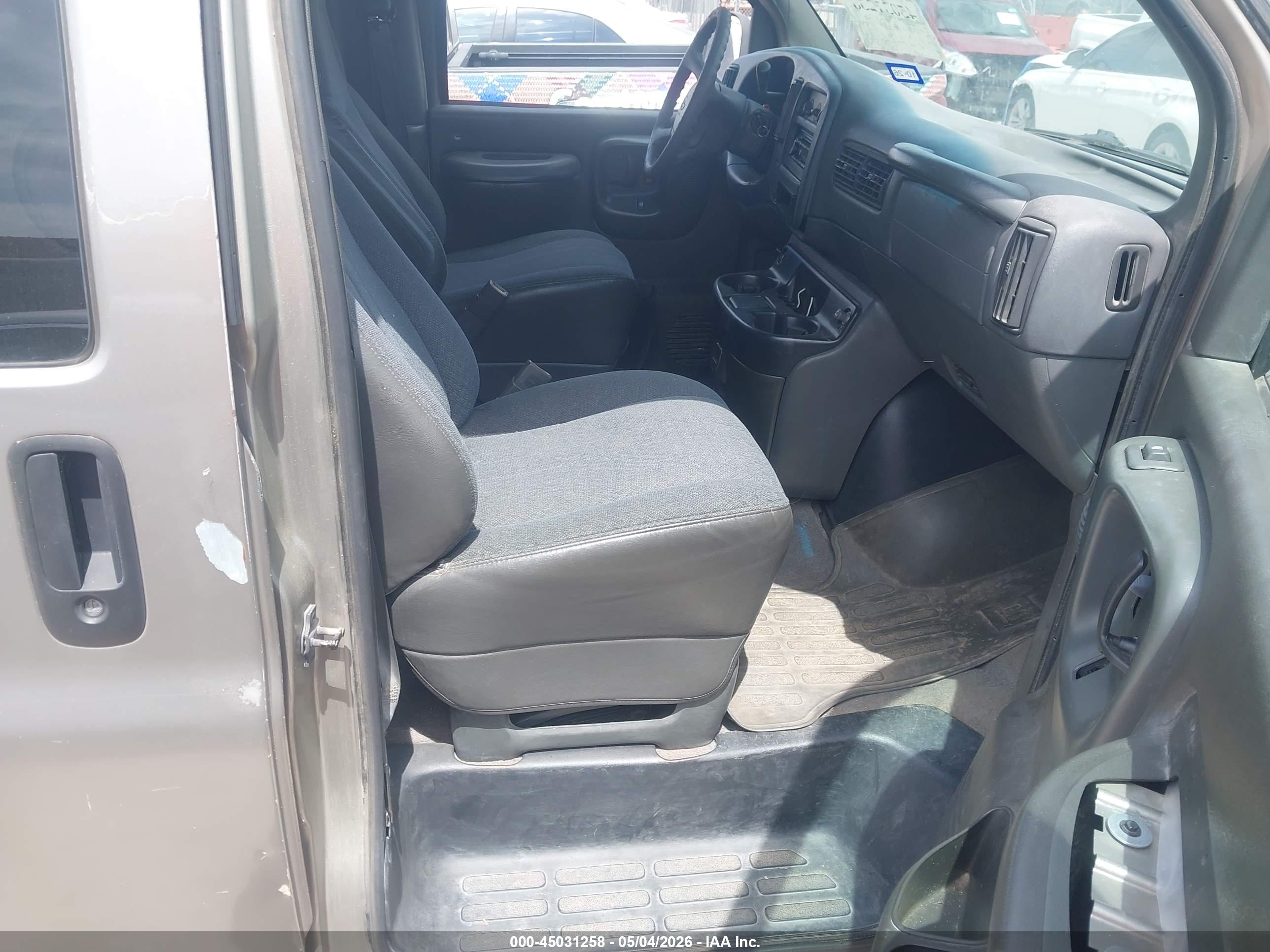 CHEVROLET EXPRESS image 5