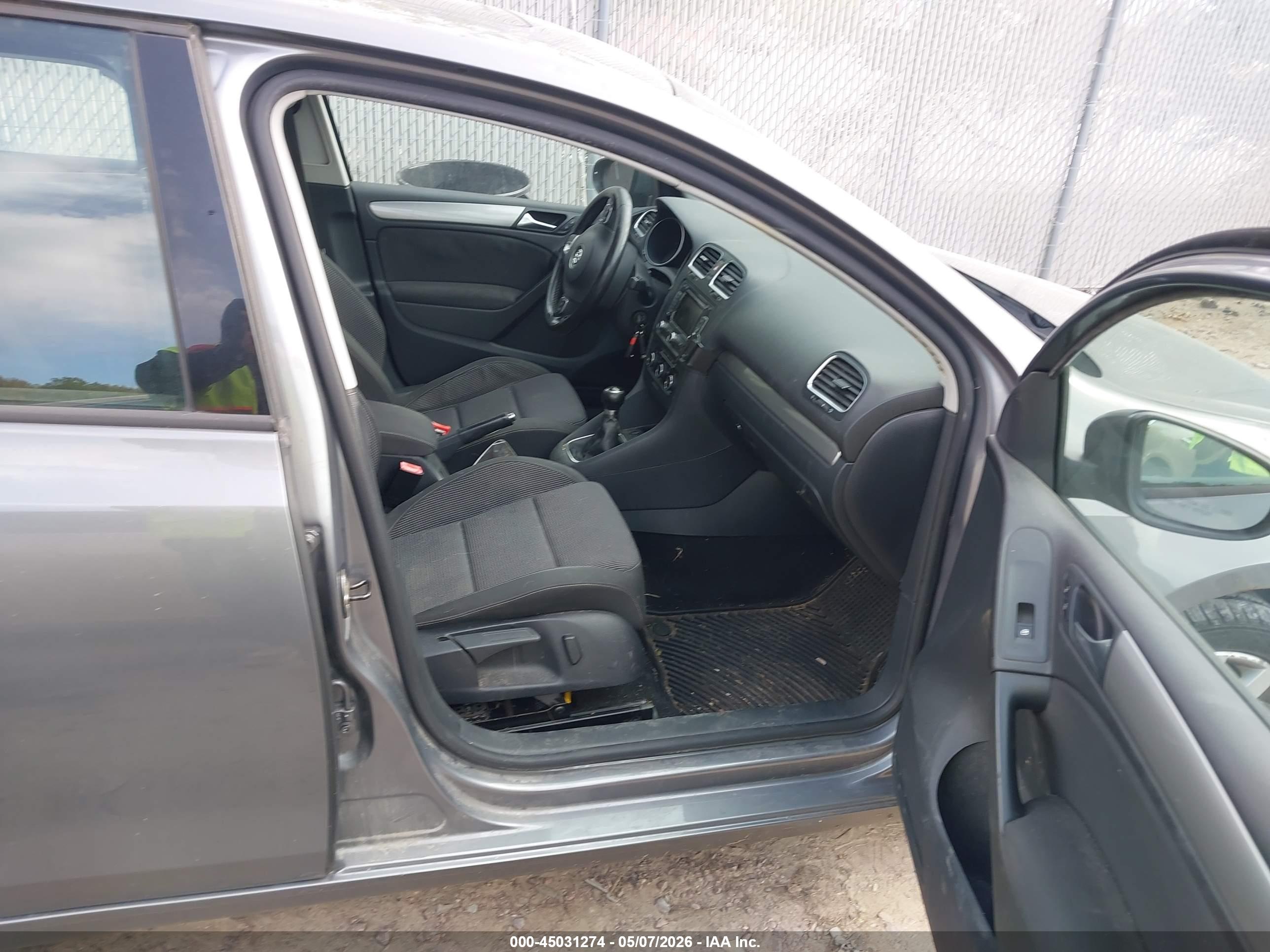 VOLKSWAGEN GOLF image 5
