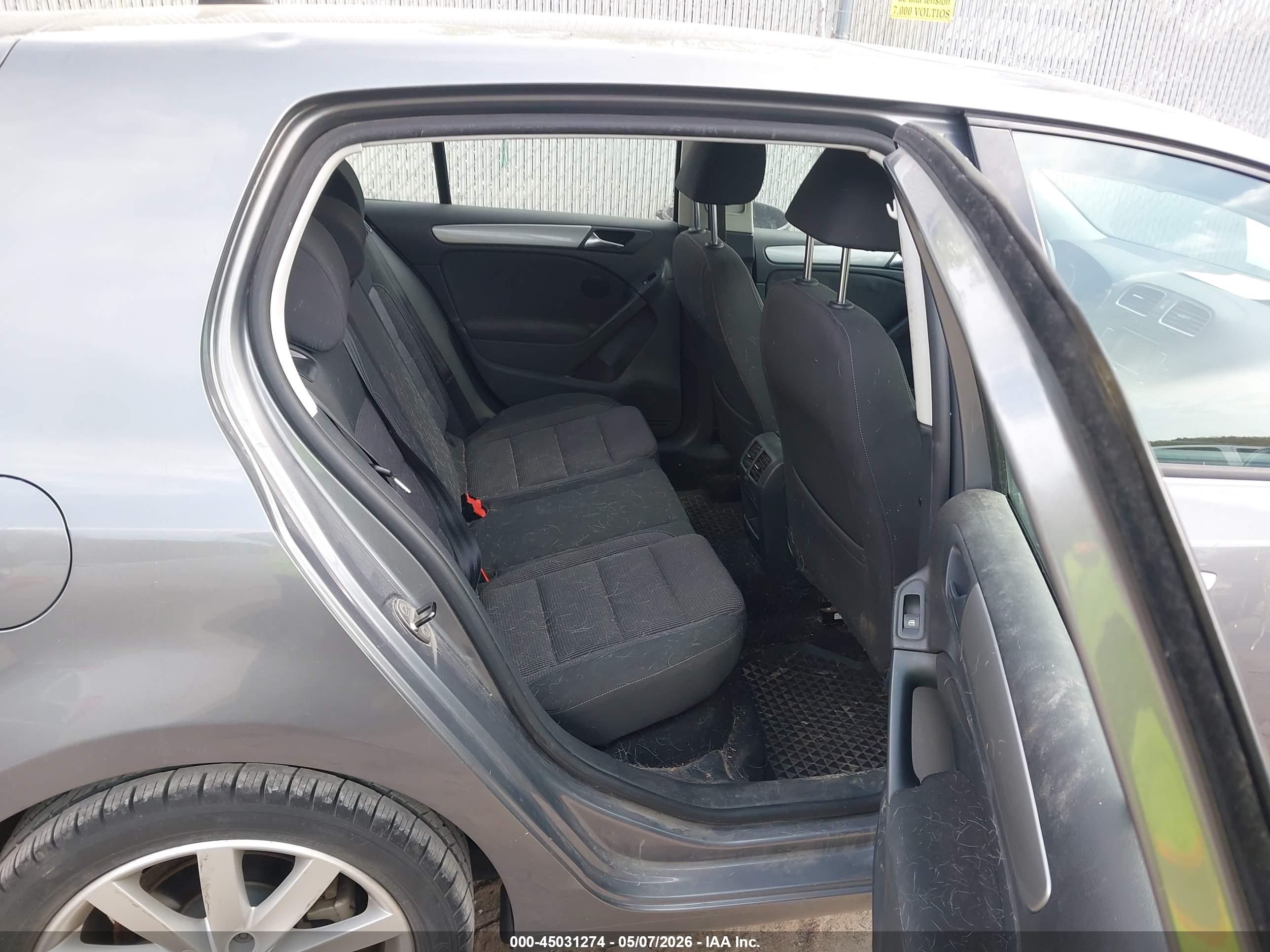 VOLKSWAGEN GOLF image 8