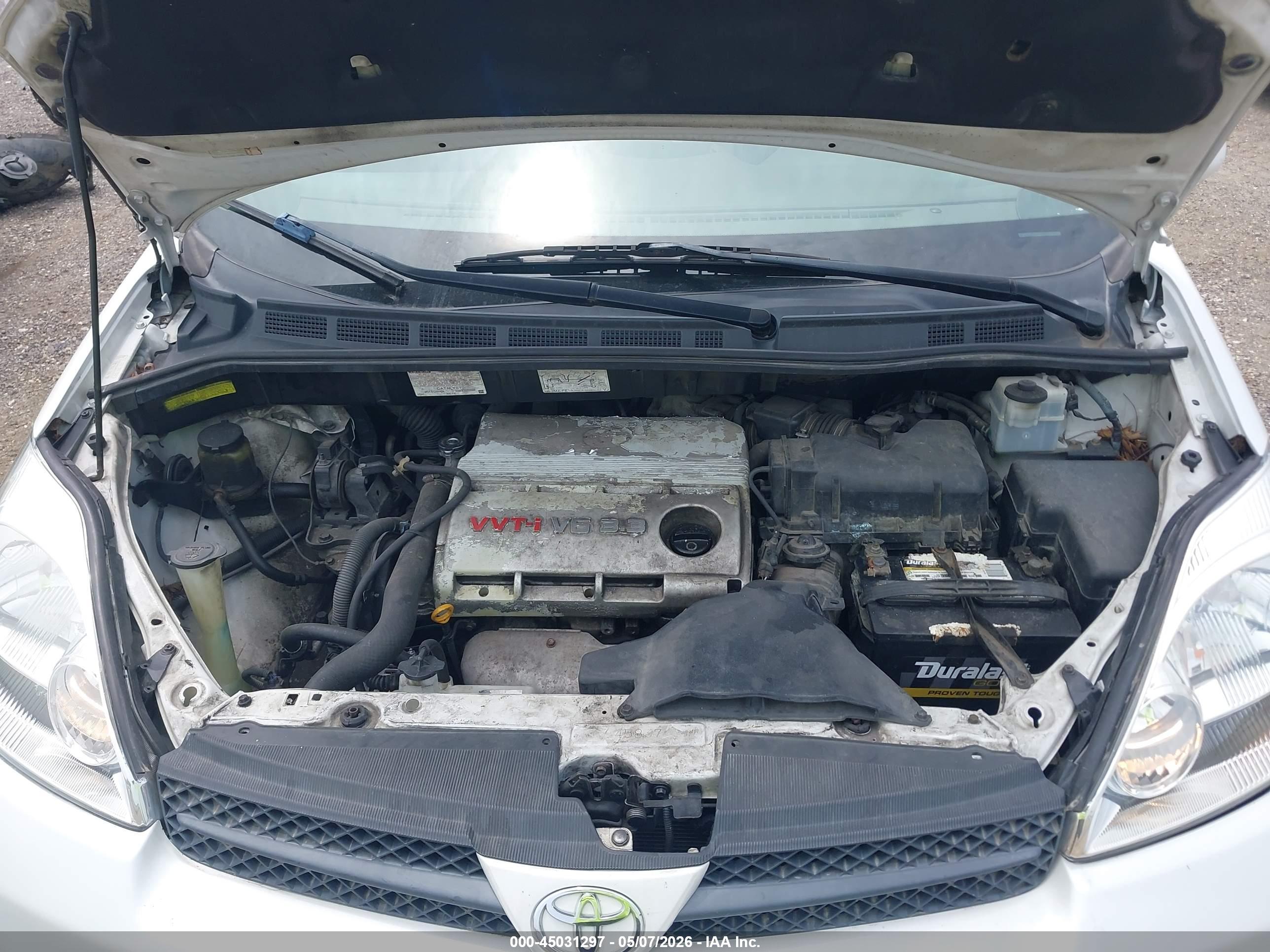 TOYOTA SIENNA image 10