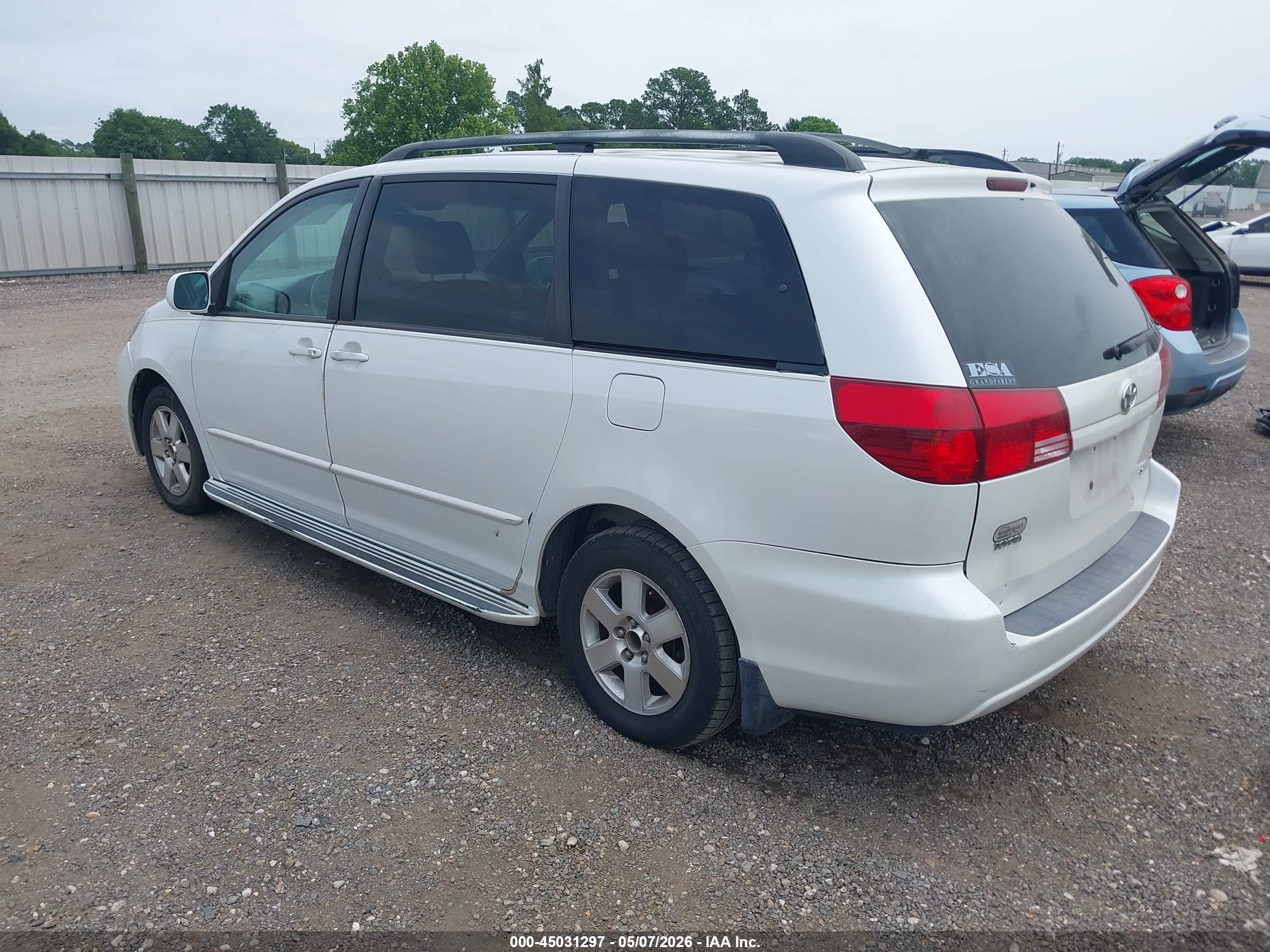 TOYOTA SIENNA image 3
