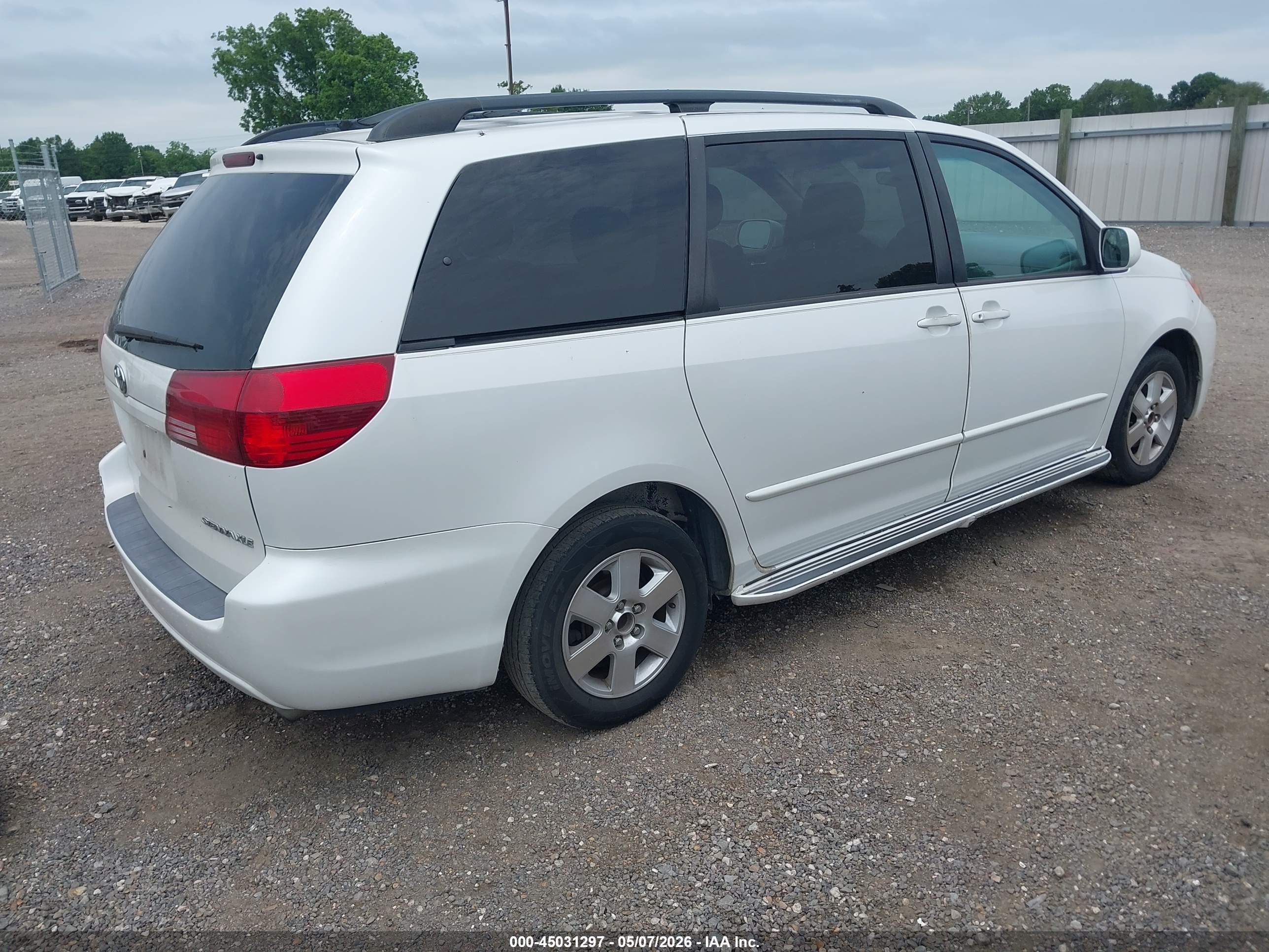 TOYOTA SIENNA image 4