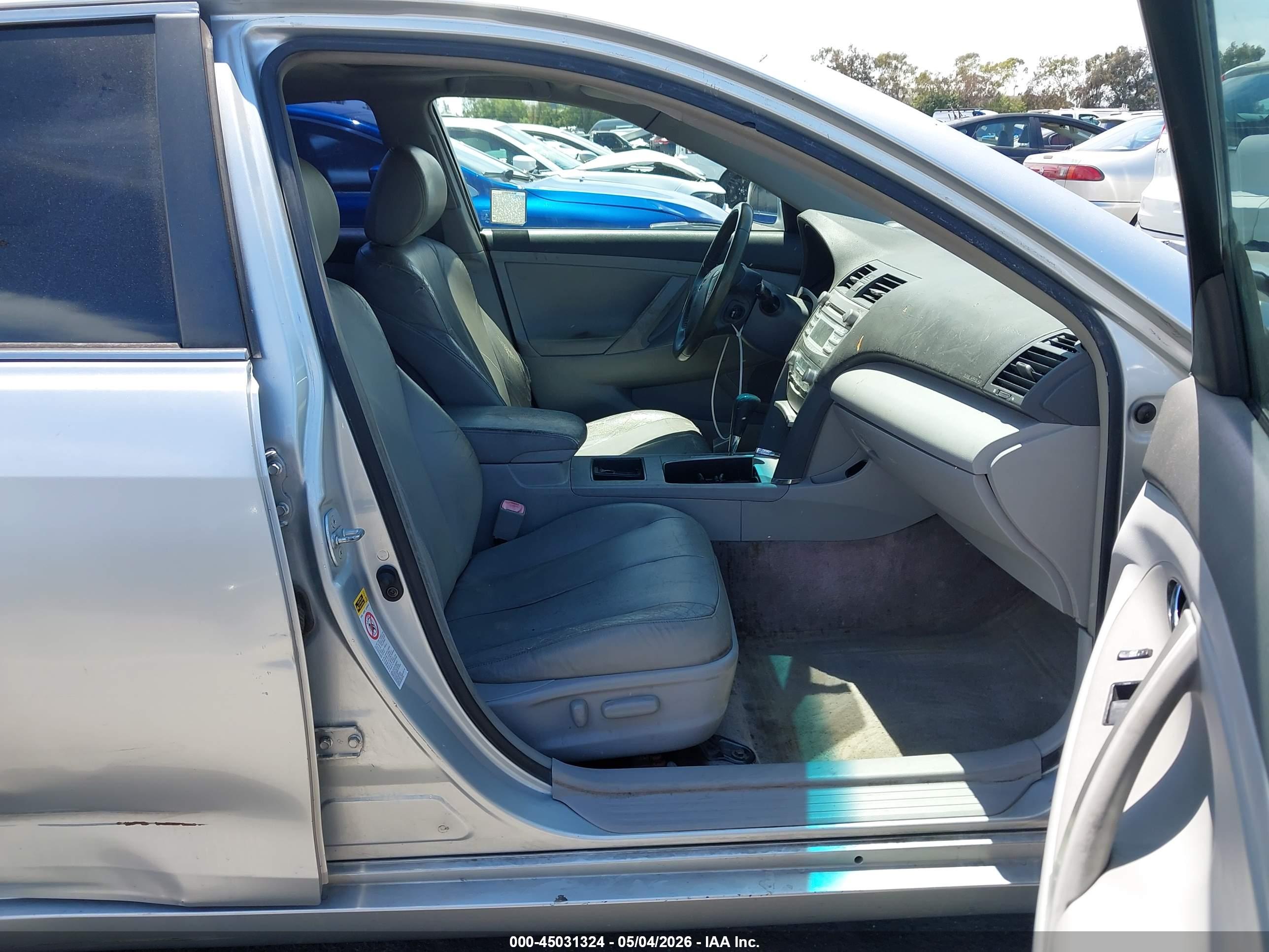 TOYOTA CAMRY image 5