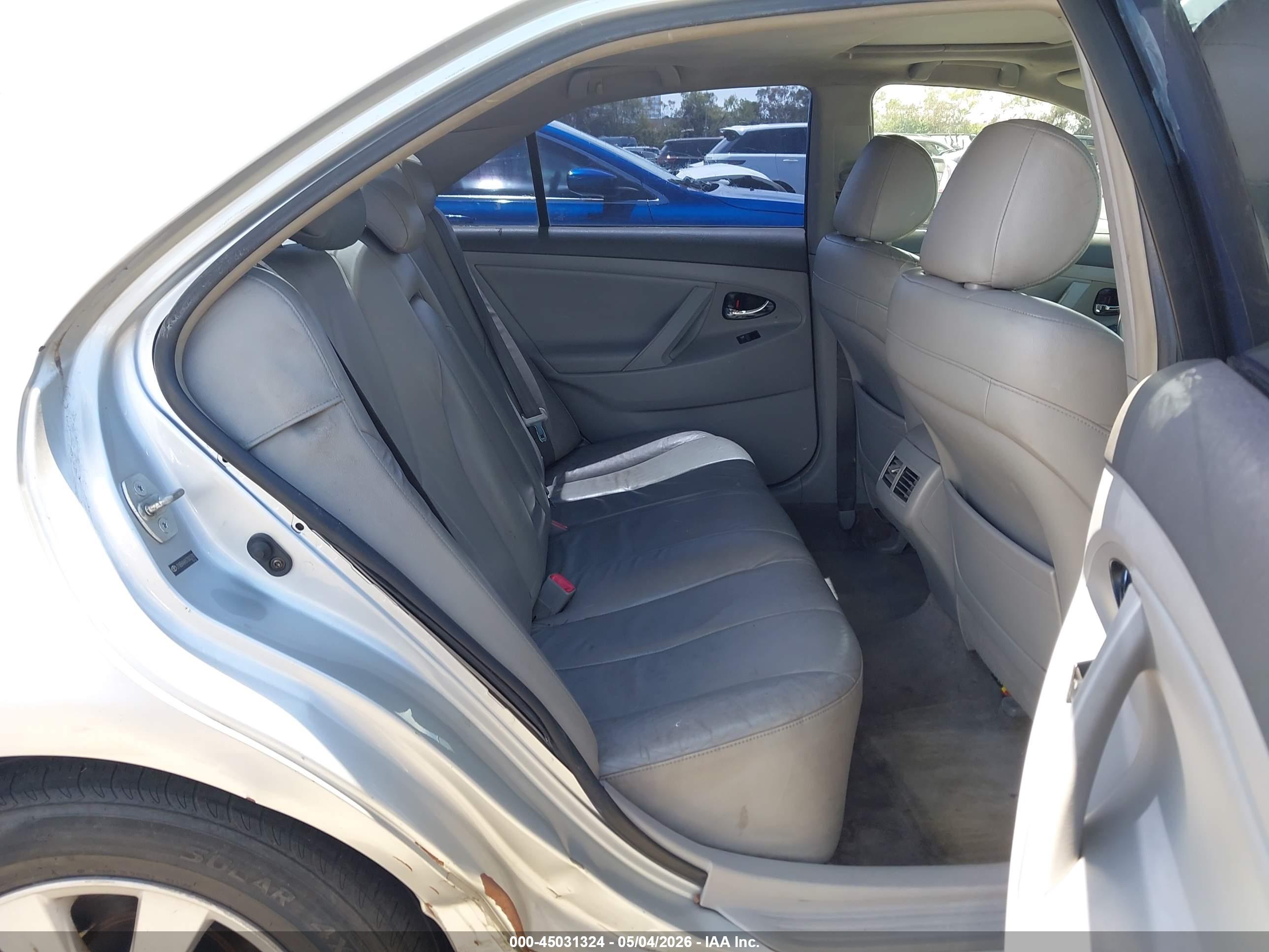 TOYOTA CAMRY image 8