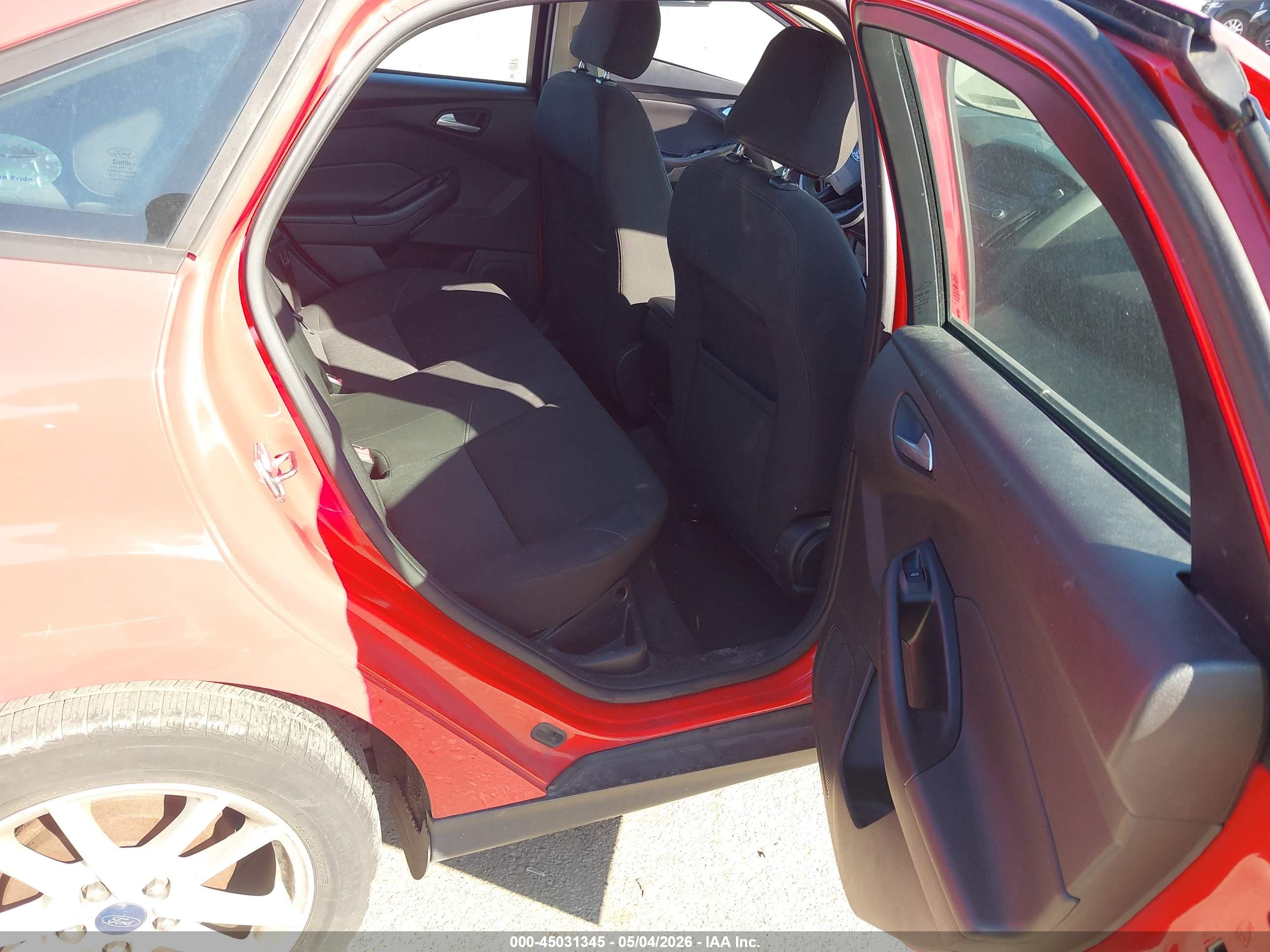 FORD FOCUS image 8