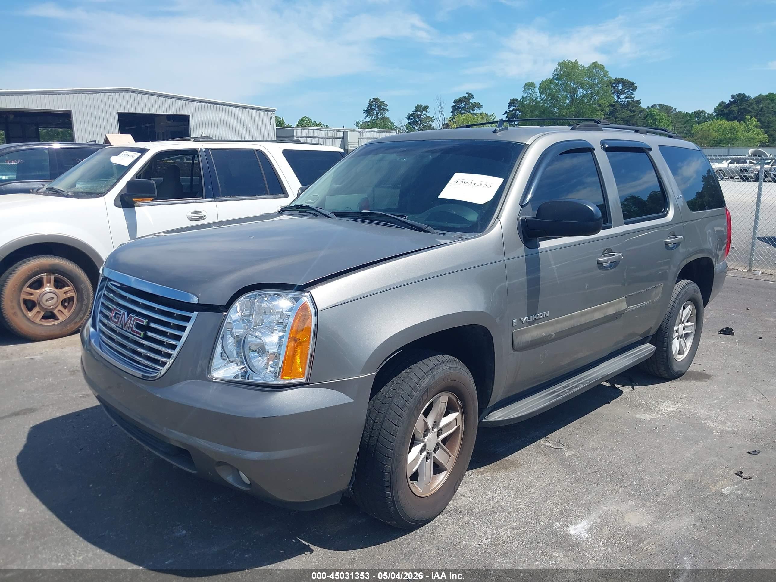 GMC YUKON image 2
